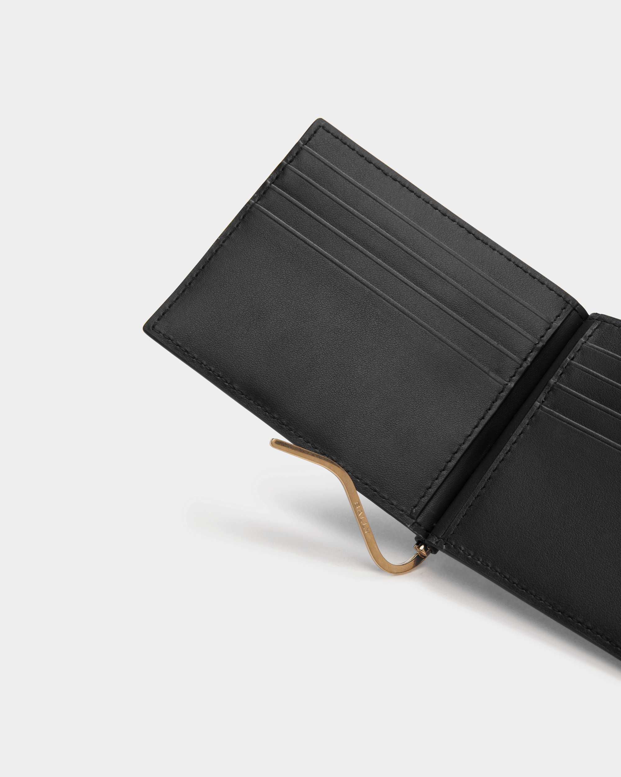 Beckett Bifold in Black Leather