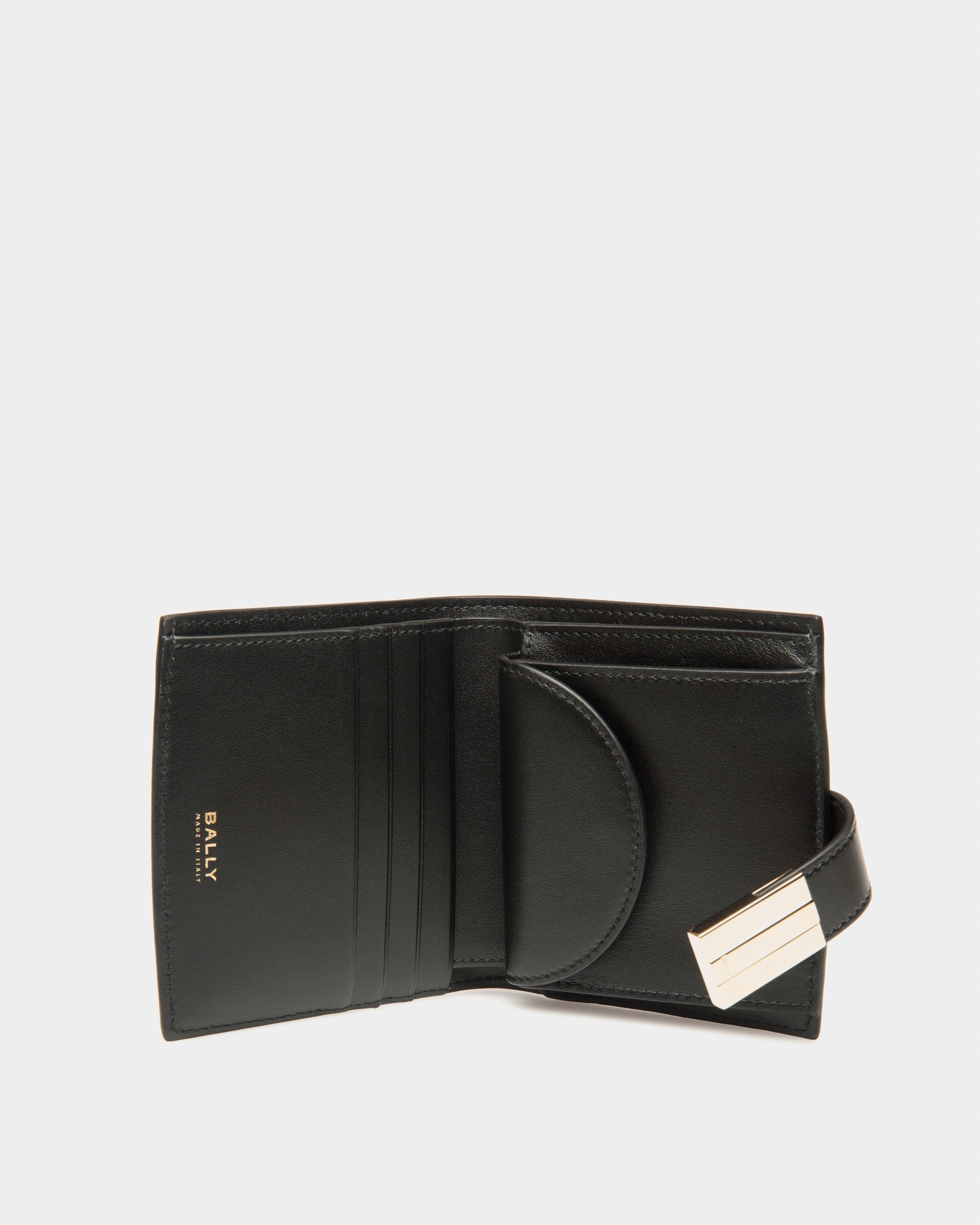 Ollam Wallet in Black Brushed Leather