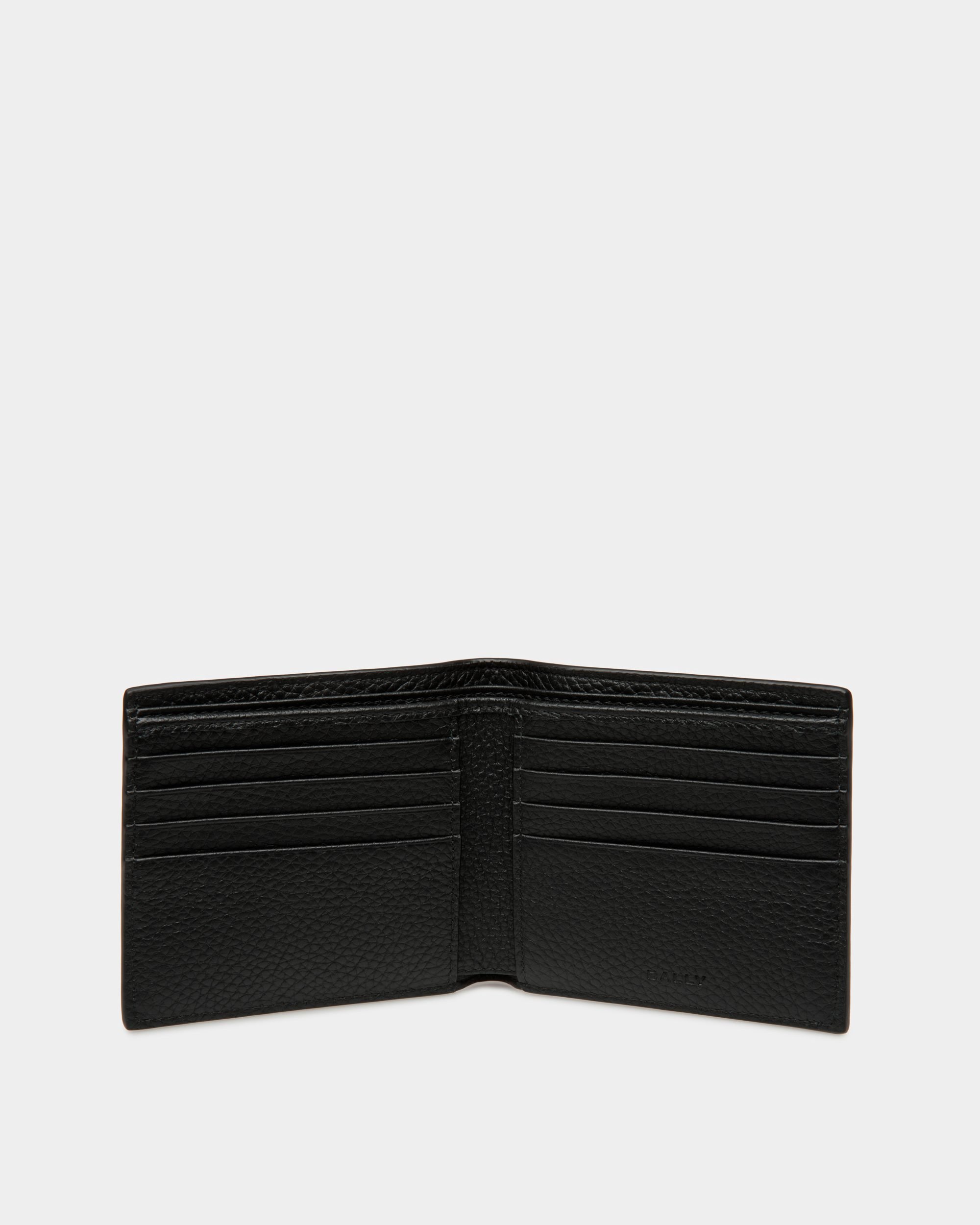 Ribbon Bifold In Black Grained Leather