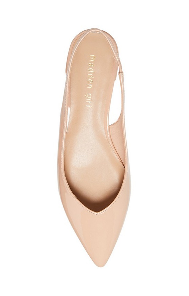 Delaneyy Natural Closed Flats & Ballerinas