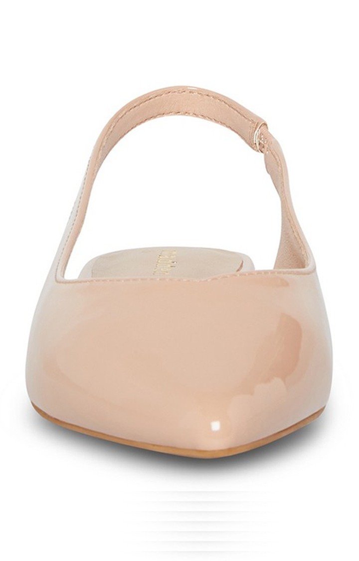 Delaneyy Natural Closed Flats & Ballerinas