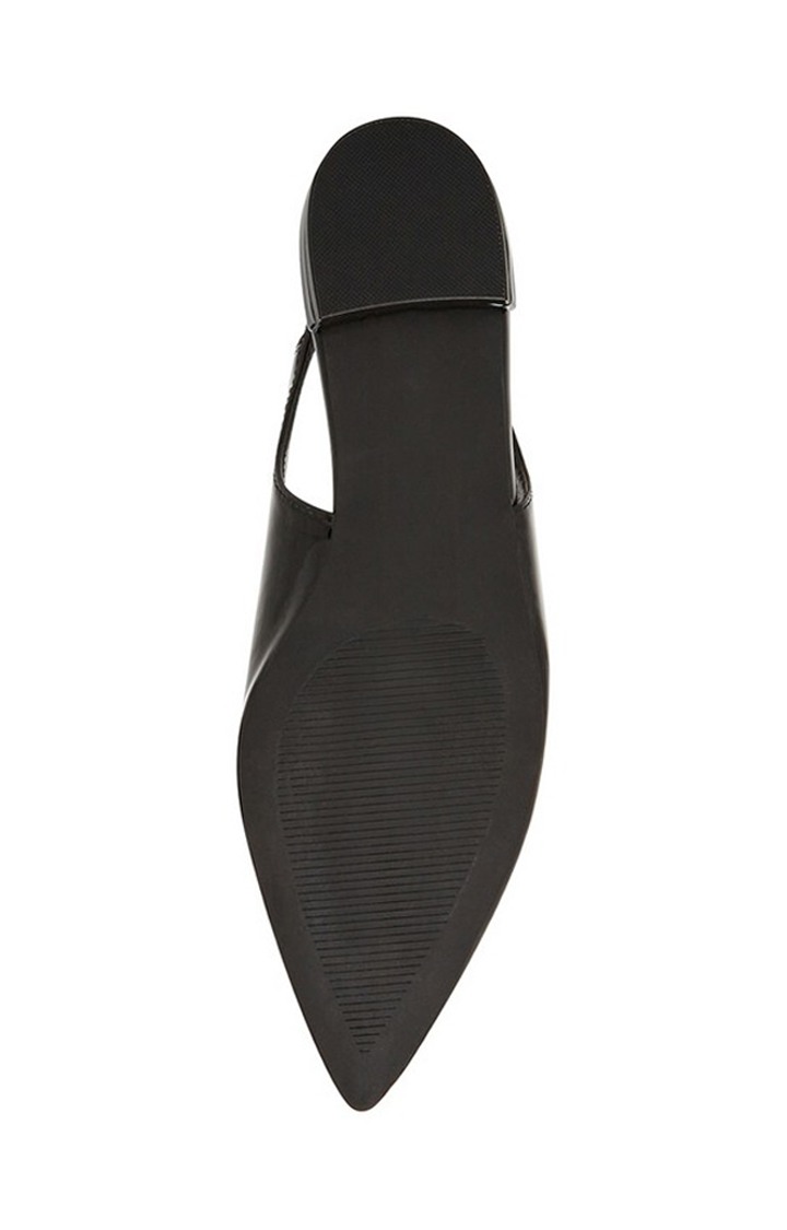 Delaneyy Black Closed Flats & Ballerinas