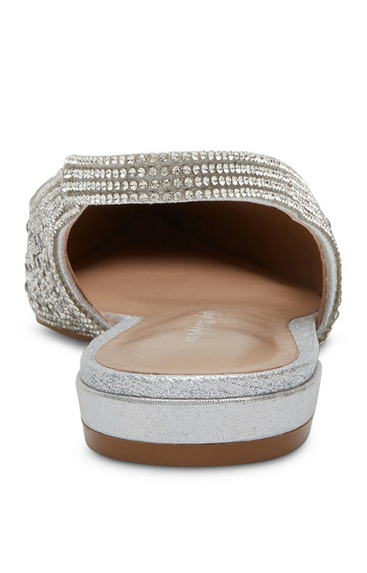 Delaney-R Silver Closed Flats & Ballerinas
