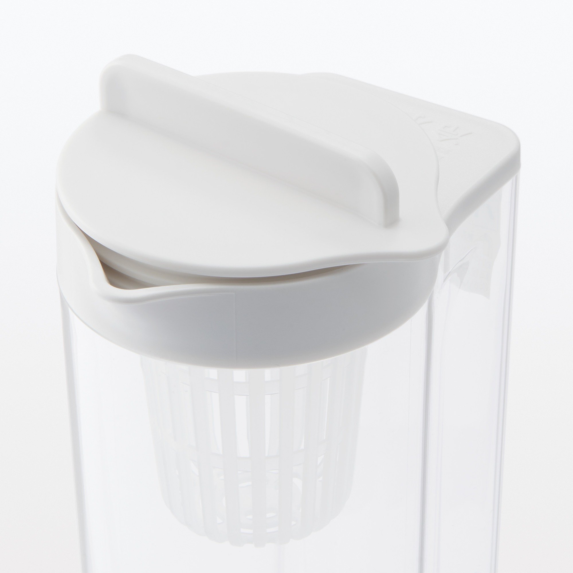 Water pot with strainer