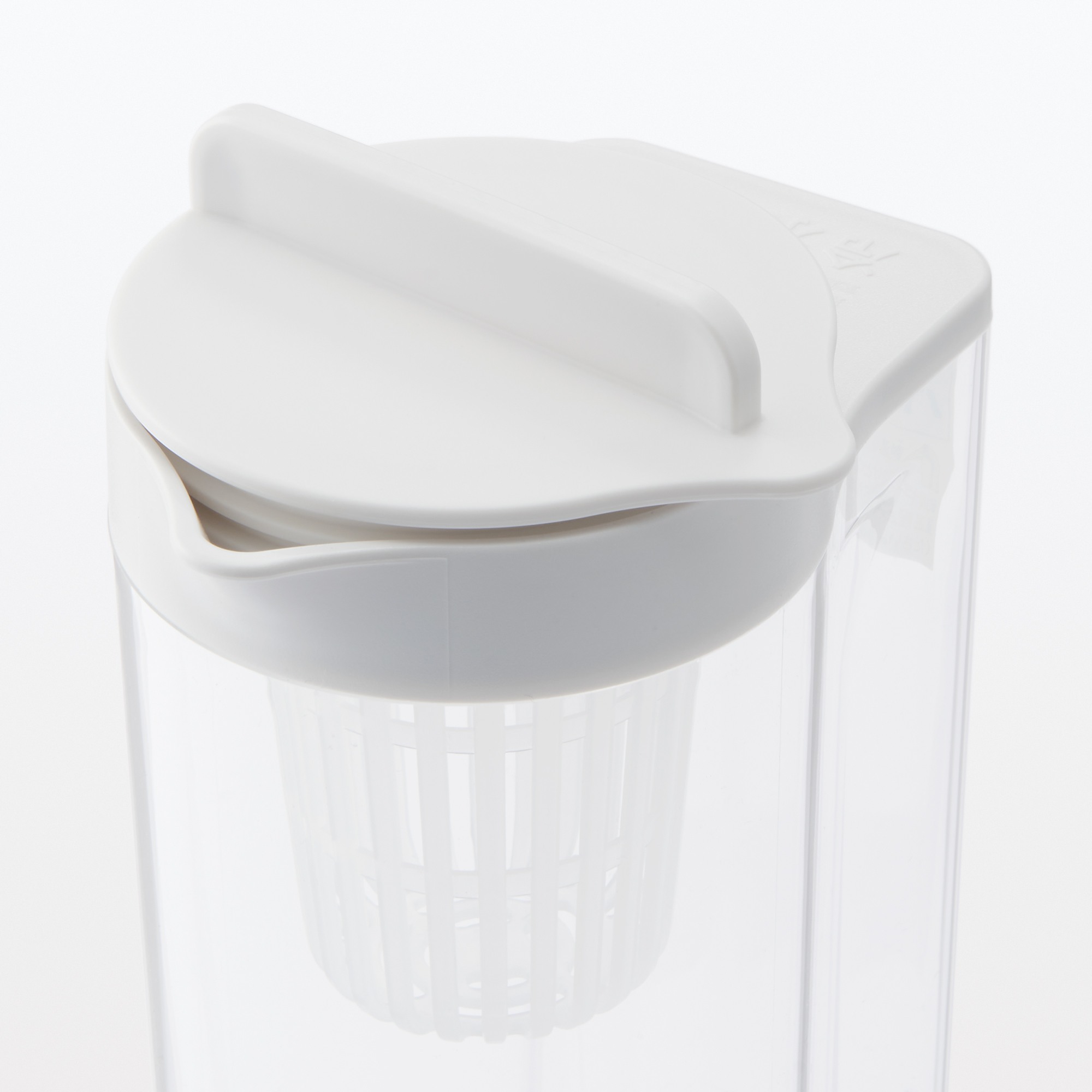 Water pot with strainer