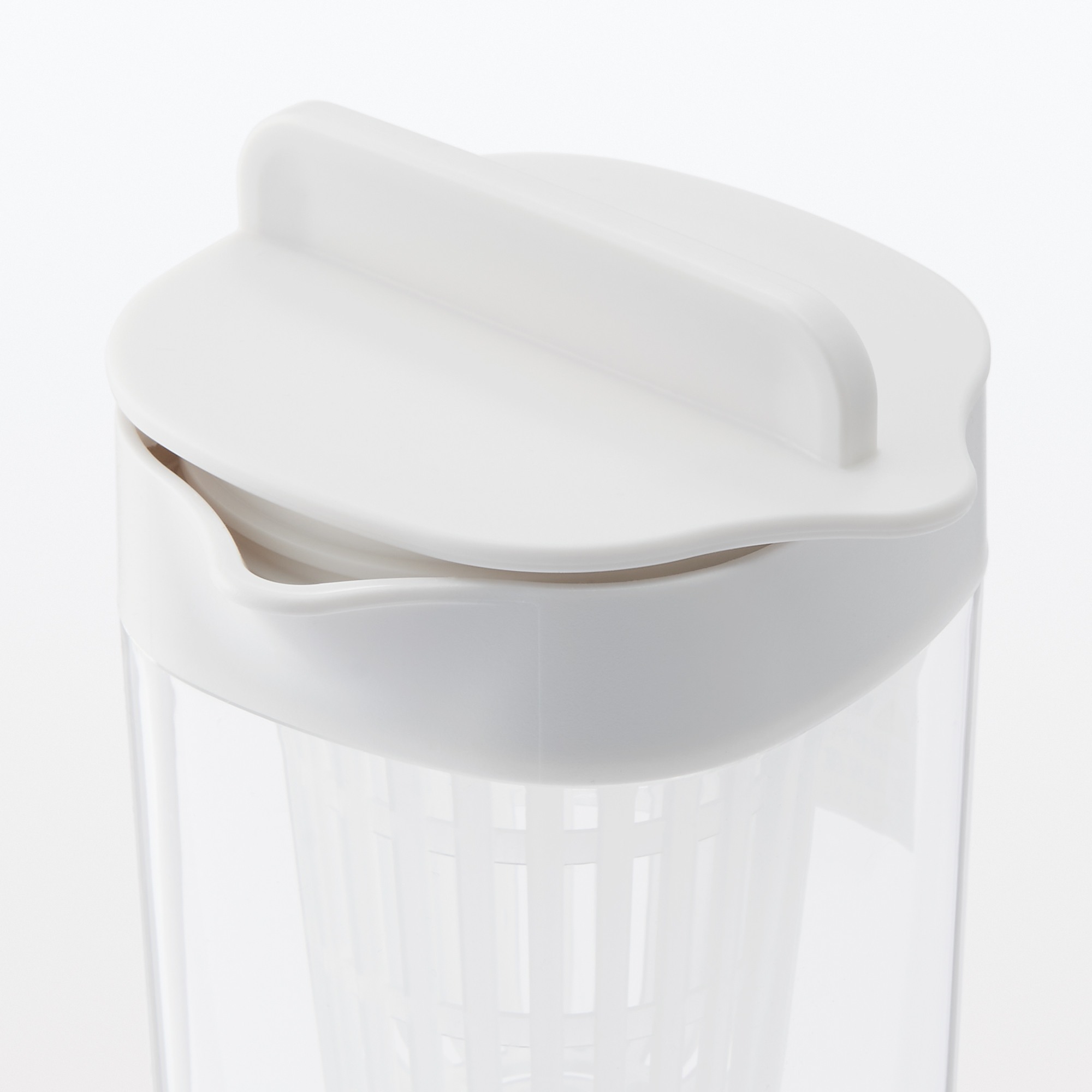 Water pot with strainer