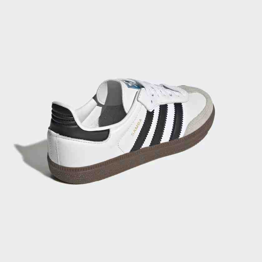 https://cdn.fynd.com/v2/falling-surf-7c8bb8/fyprod/wrkr/products/pictures/item/free/original/000000410460340005/yOPJvy_cS13-IE3677_6.jpg