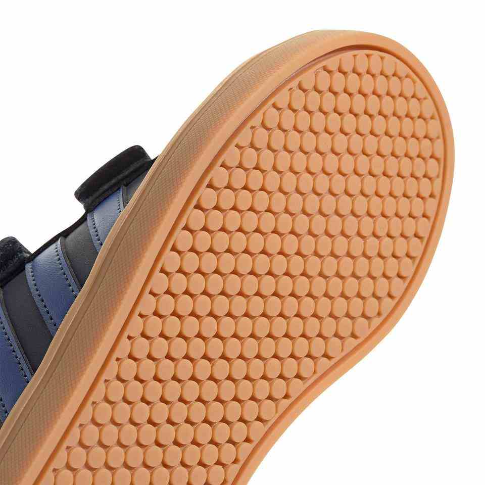 https://cdn.fynd.com/v2/falling-surf-7c8bb8/fyprod/wrkr/products/pictures/item/free/original/000000410460680001/h4YM9WjfNO-IE8886_4.jpg