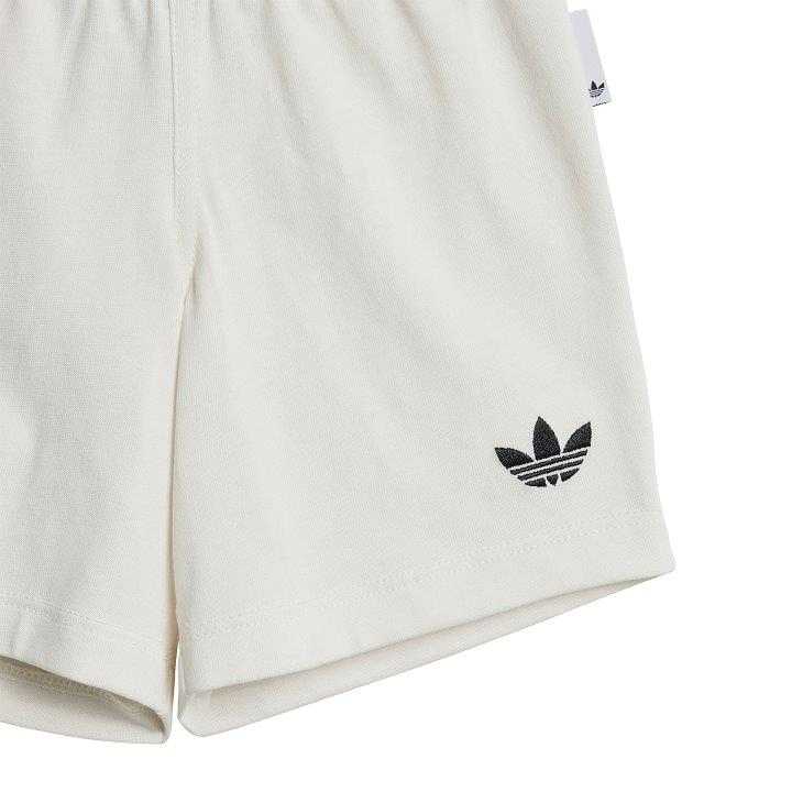 https://cdn.fynd.com/v2/falling-surf-7c8bb8/fyprod/wrkr/products/pictures/item/free/original/000000410460755001/oIohLtcXD_dw-JD0404_8.jpg