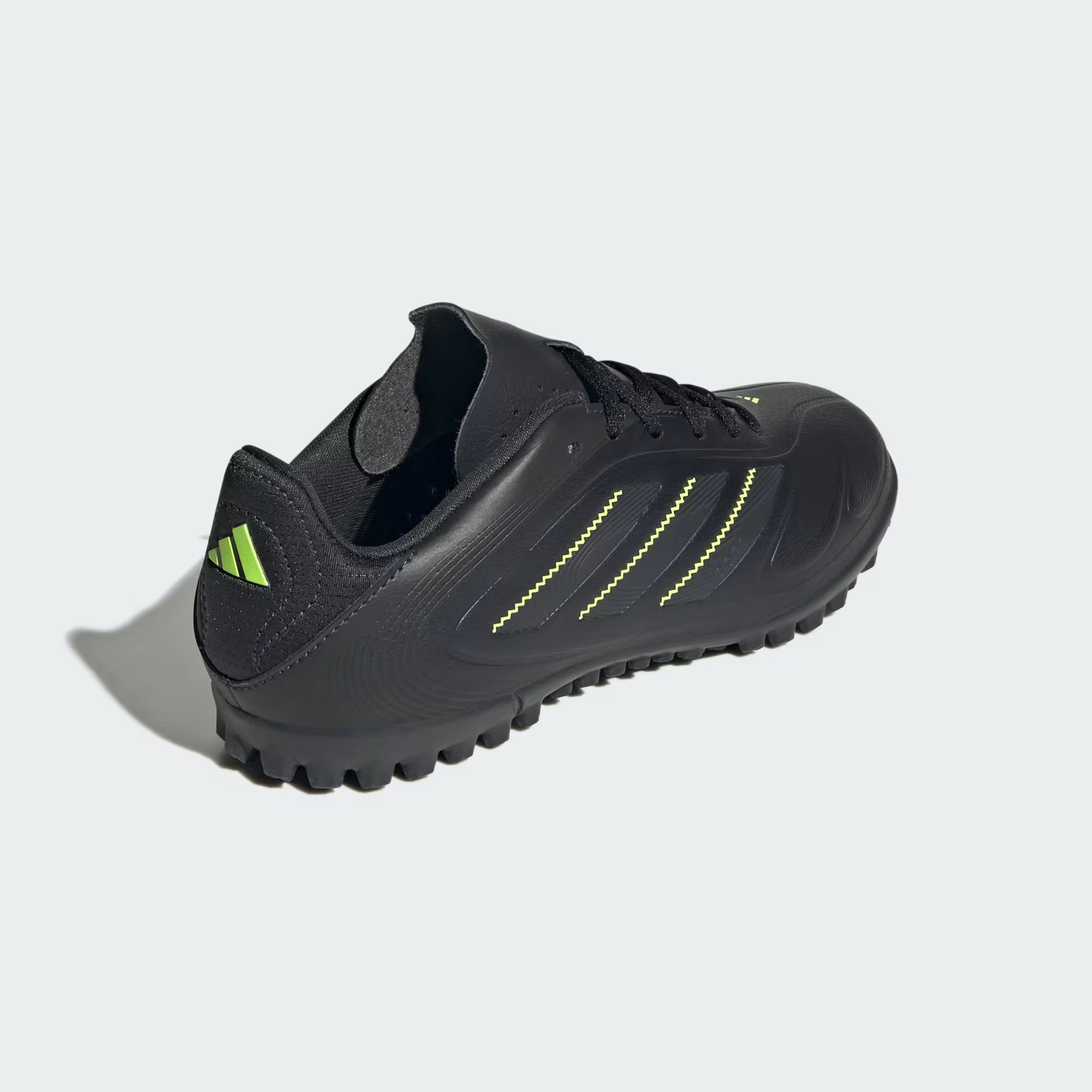 https://cdn.fynd.com/v2/falling-surf-7c8bb8/fyprod/wrkr/products/pictures/item/free/original/000000410461103001/NOMEBM62sLl--JR2903_6.jpg