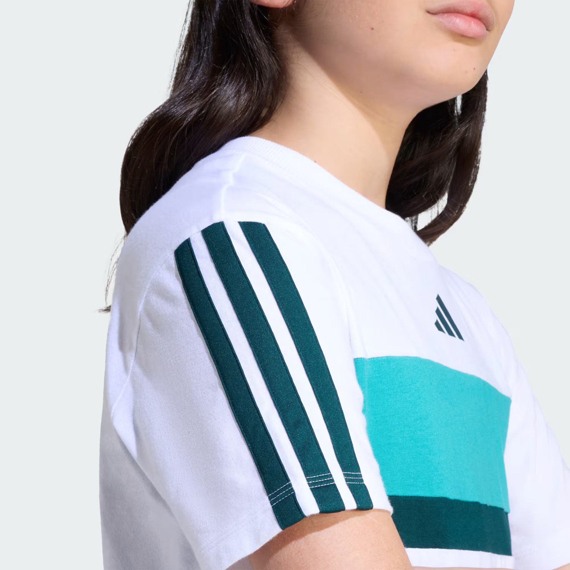 https://cdn.fynd.com/v2/falling-surf-7c8bb8/fyprod/wrkr/products/pictures/item/free/original/000000410461248001/icqe1D7tRN0X-JX0192_2.jpg