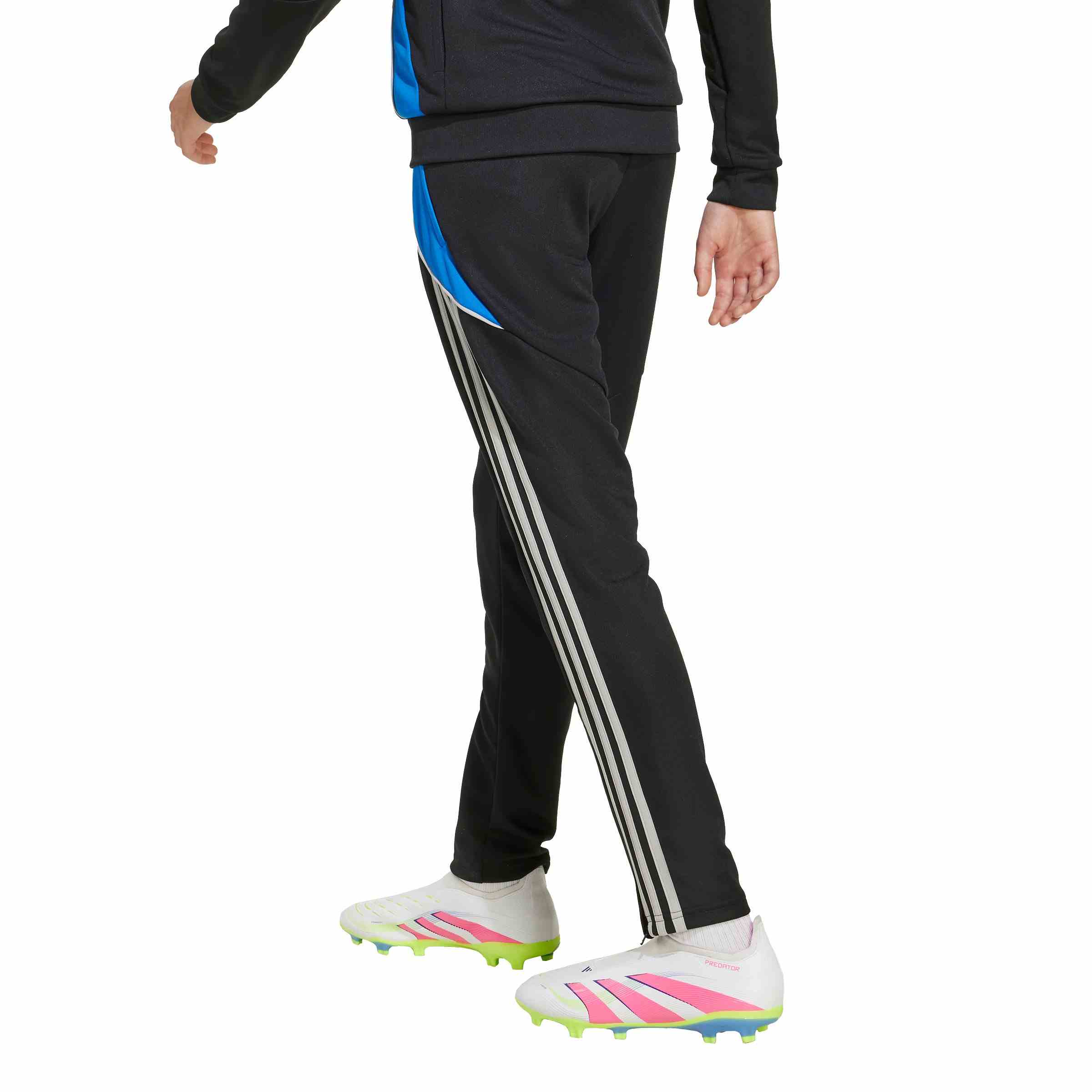 https://cdn.fynd.com/v2/falling-surf-7c8bb8/fyprod/wrkr/products/pictures/item/free/original/000000410461261001/G5FjcvlTga_z-JX3962_2.jpg
