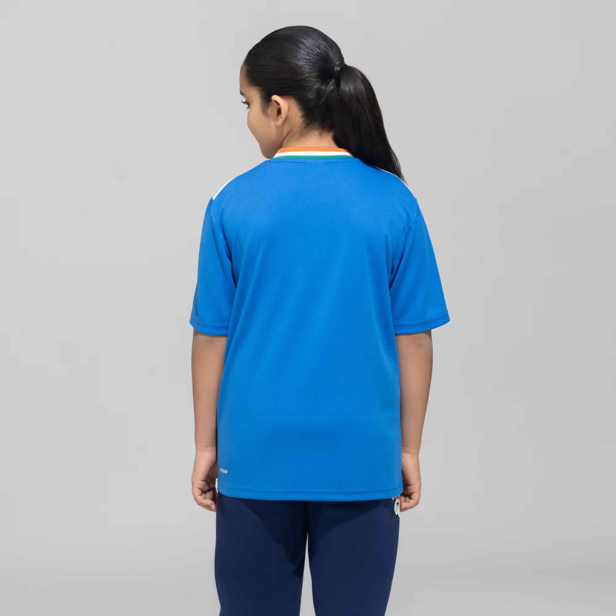 https://cdn.fynd.com/v2/falling-surf-7c8bb8/fyprod/wrkr/products/pictures/item/free/original/000000410461846001/nha3G7YDGaGZ-KS9385_6.jpg