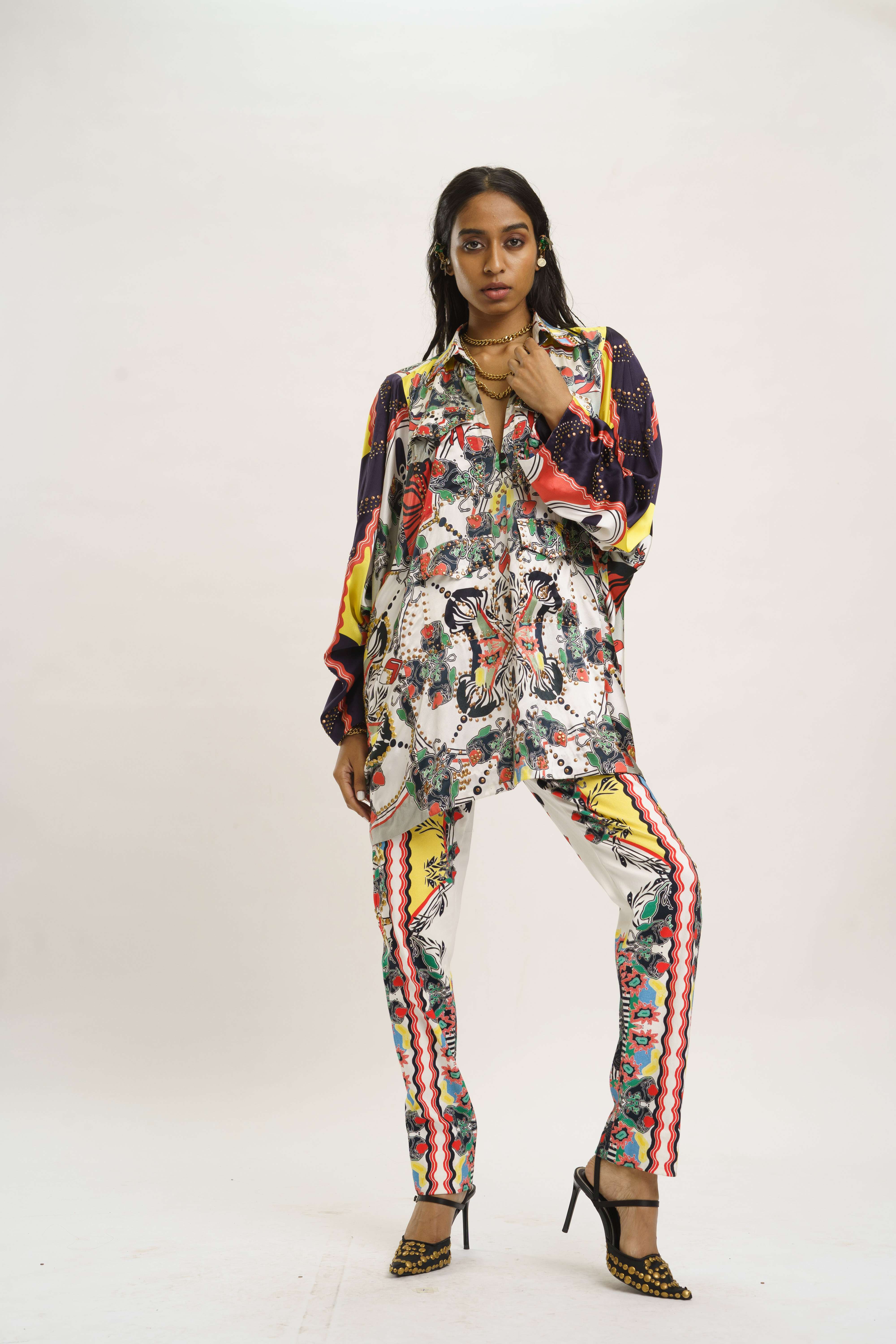 Oversized safari shirt & lycra pants