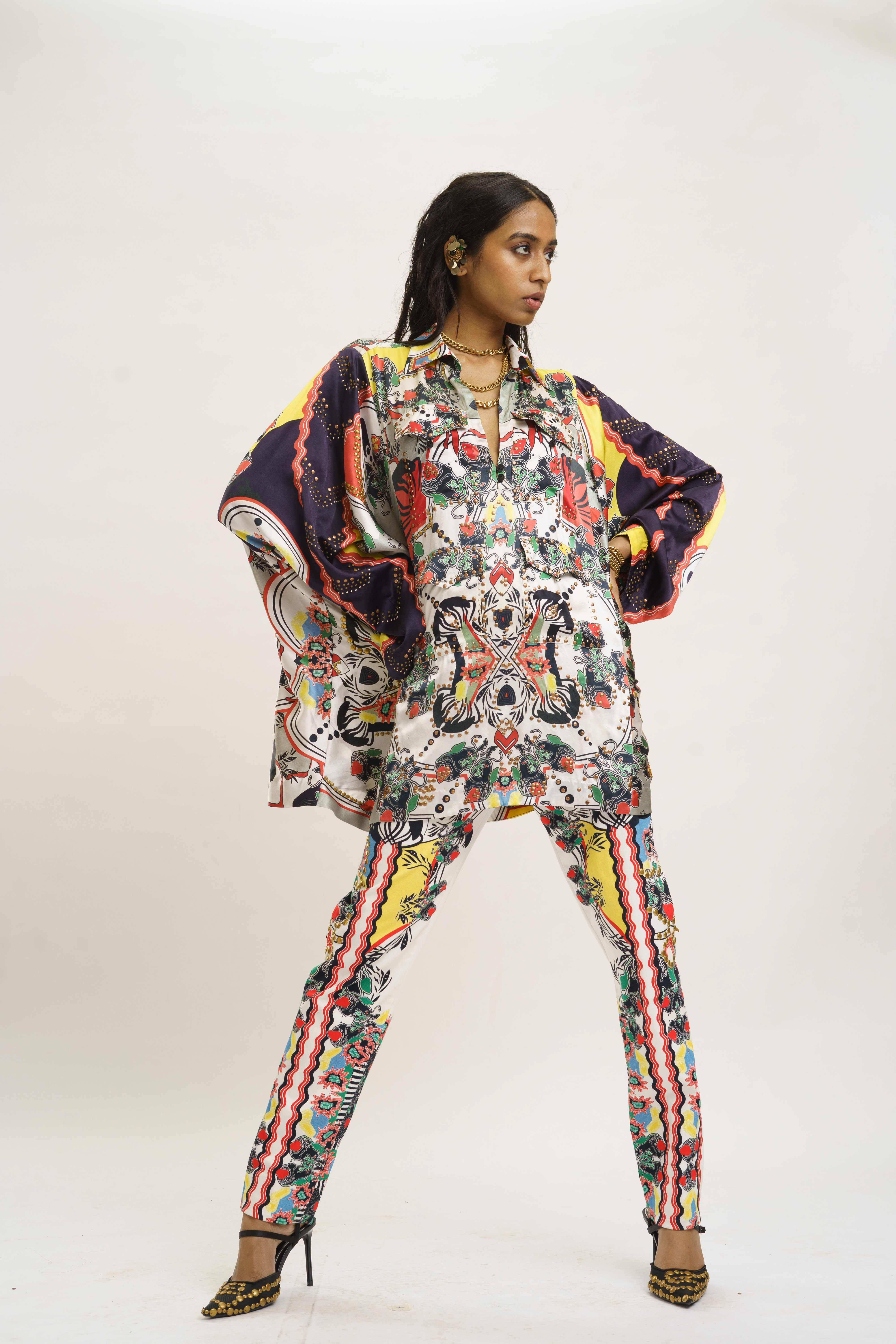 Oversized safari shirt & lycra pants