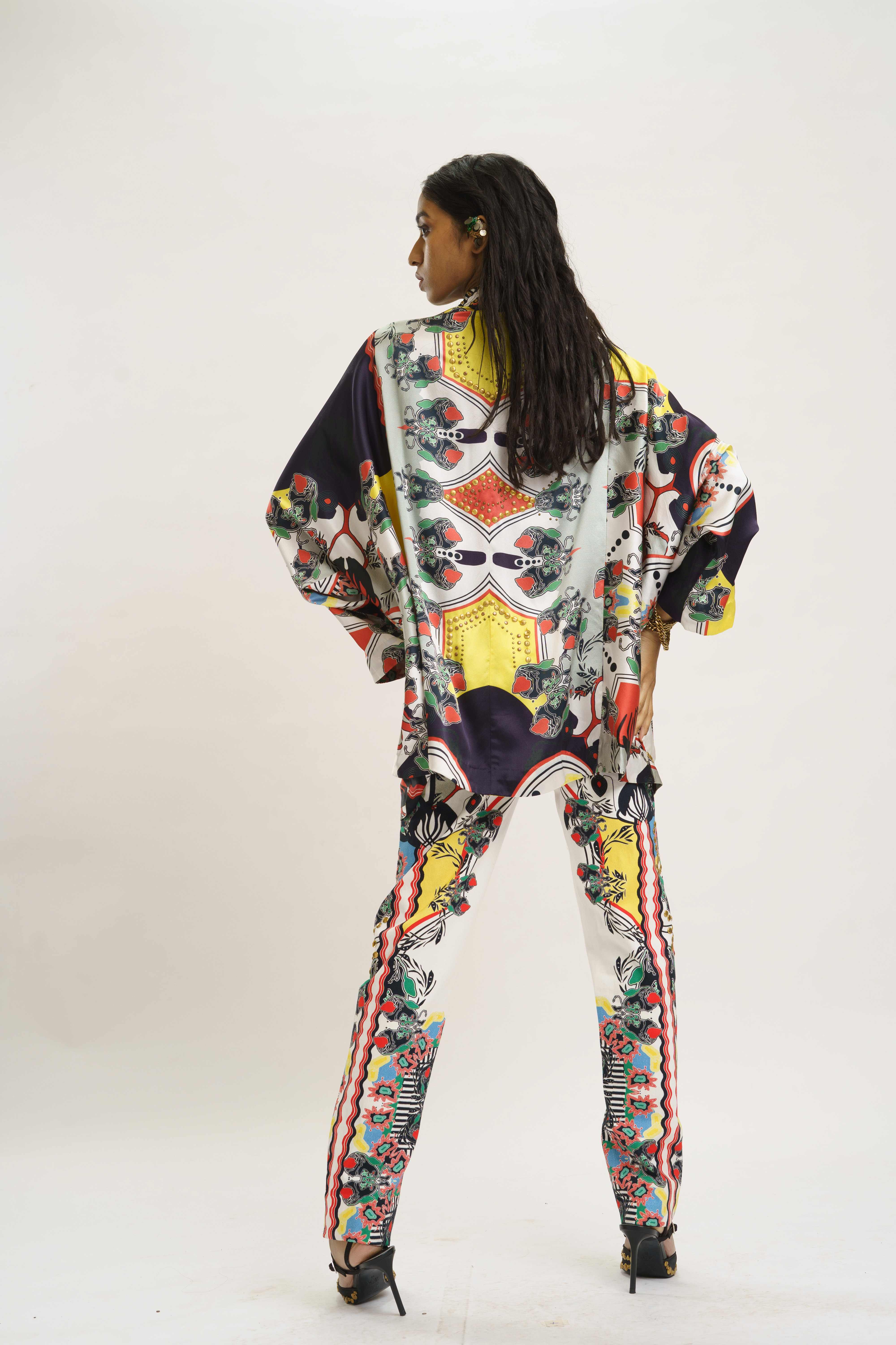 Oversized safari shirt & lycra pants