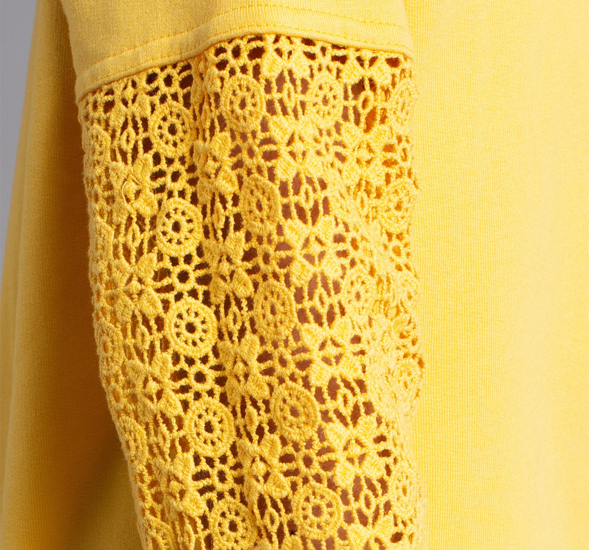 Girls Sweatshirt With Lace Attachment At Sleeves