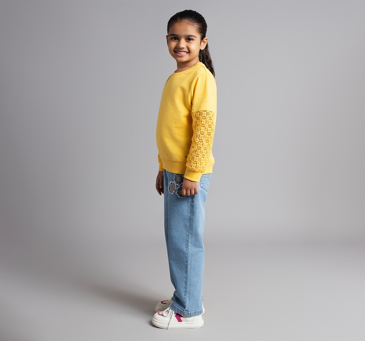 Girls Sweatshirt With Lace Attachment At Sleeves