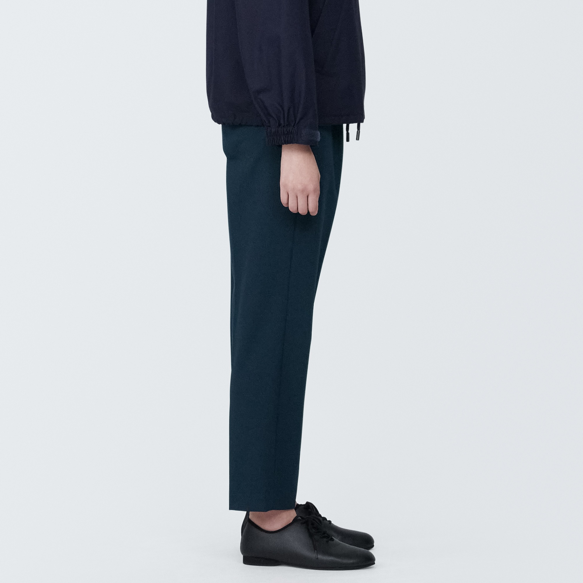 Wrinkle resistant Tucked tapered pants