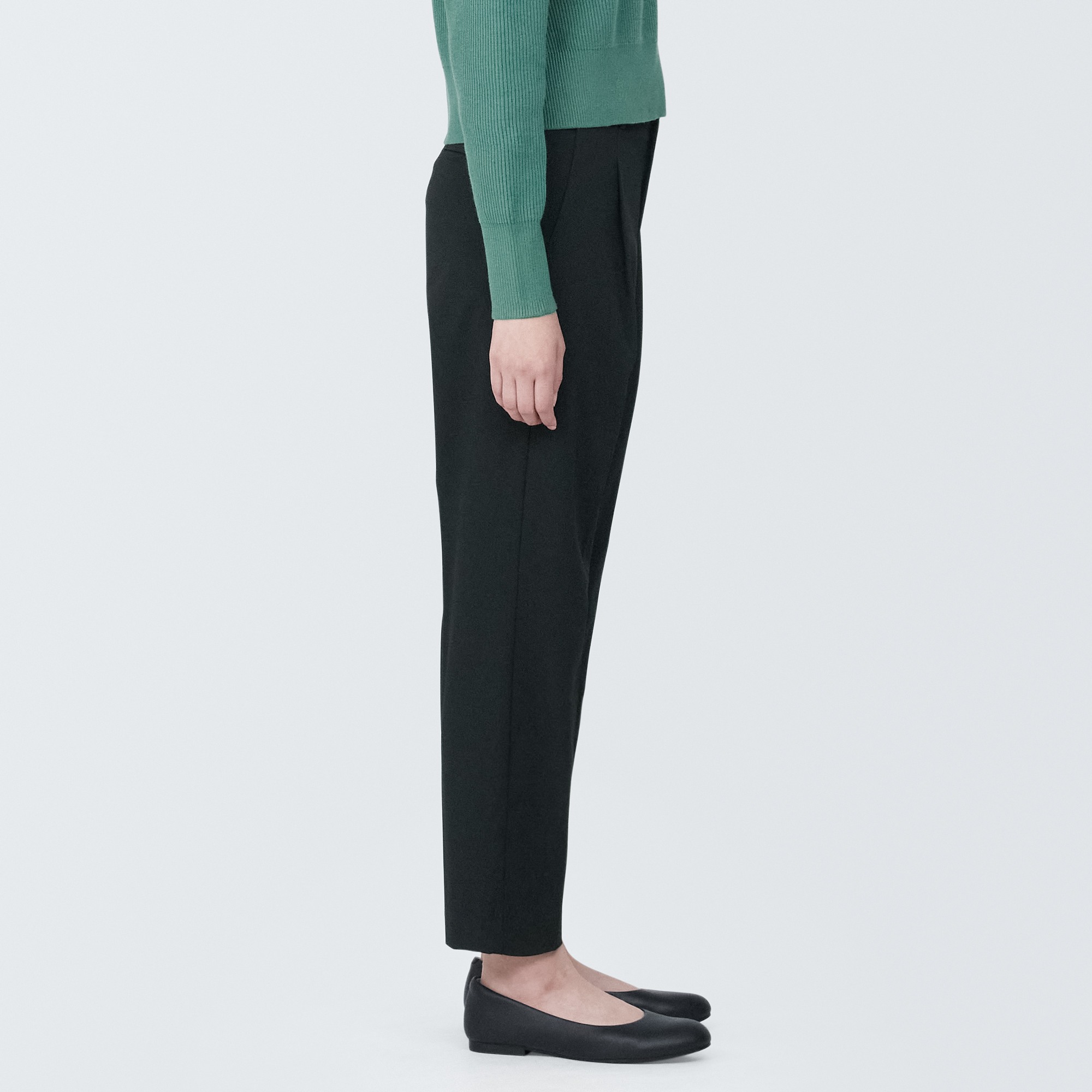 MUJI | Wrinkle resistant Tucked tapered pants