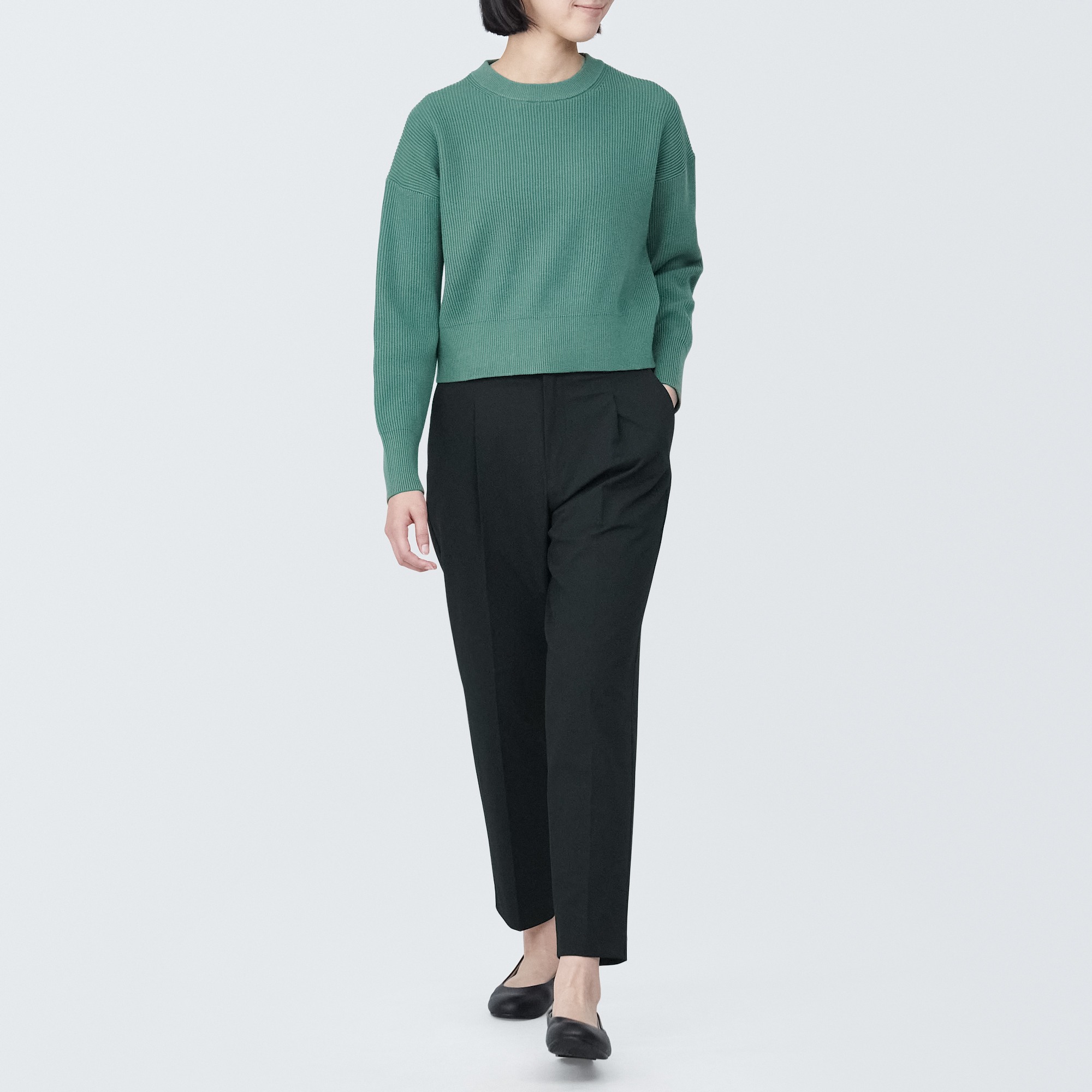 MUJI | Wrinkle resistant Tucked tapered pants