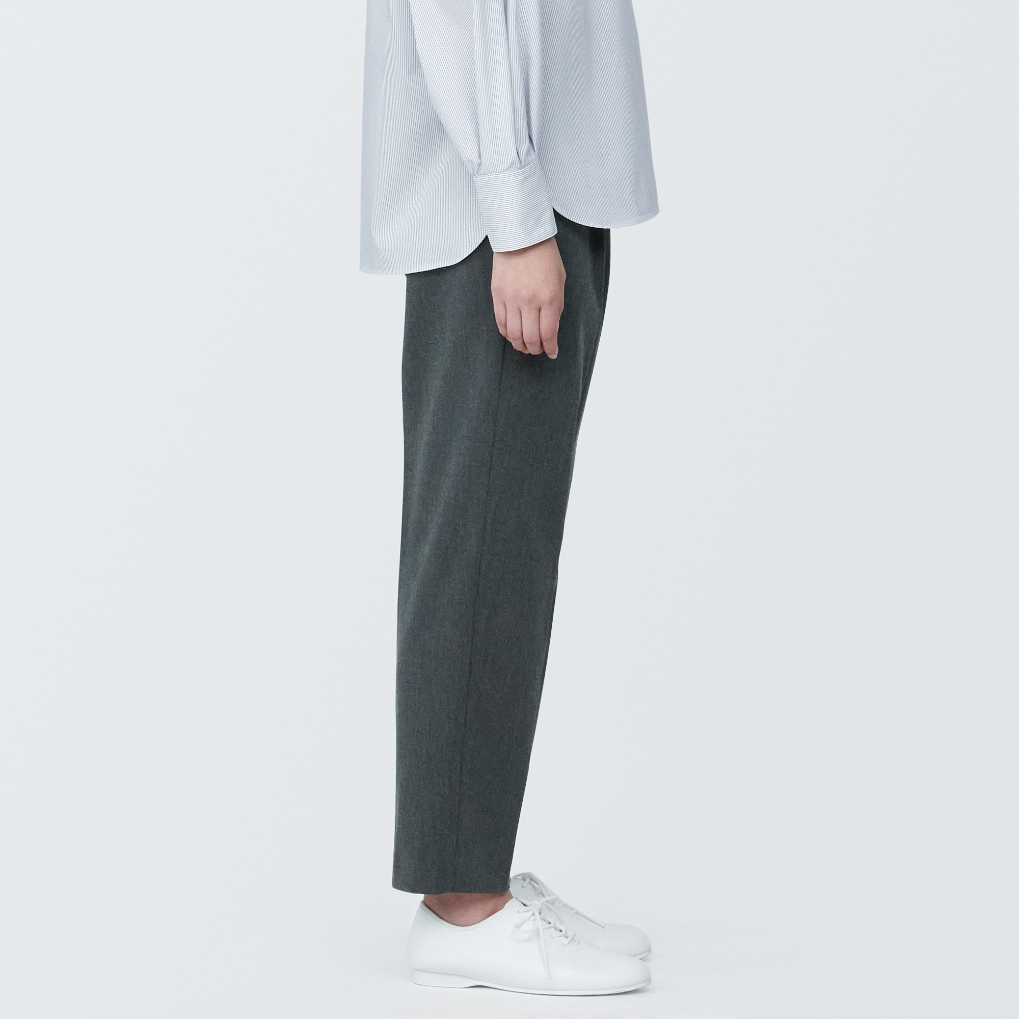 MUJI | Wrinkle resistant Tucked tapered pants