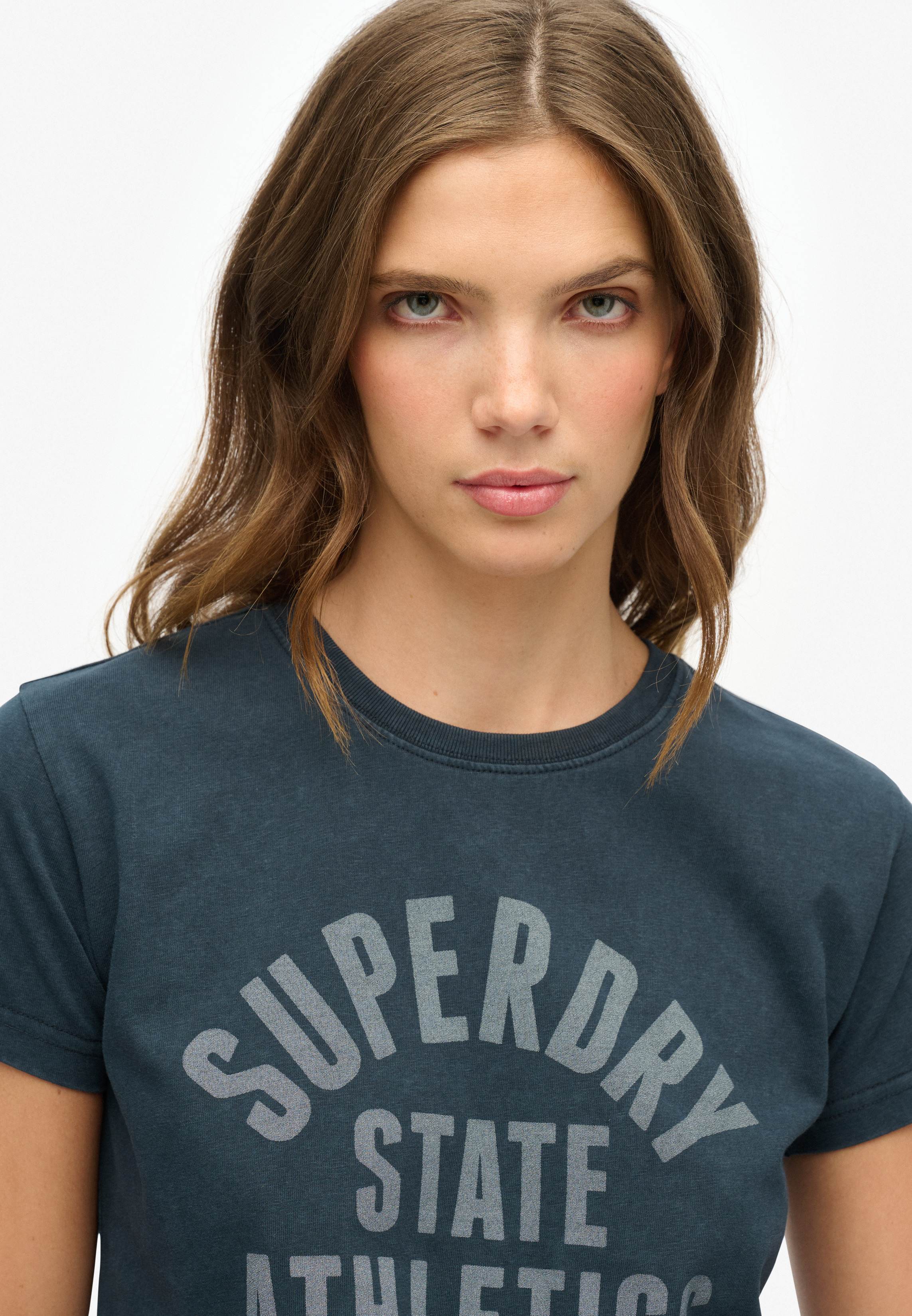 ATHLETIC GRAPHIC FITTED TEE