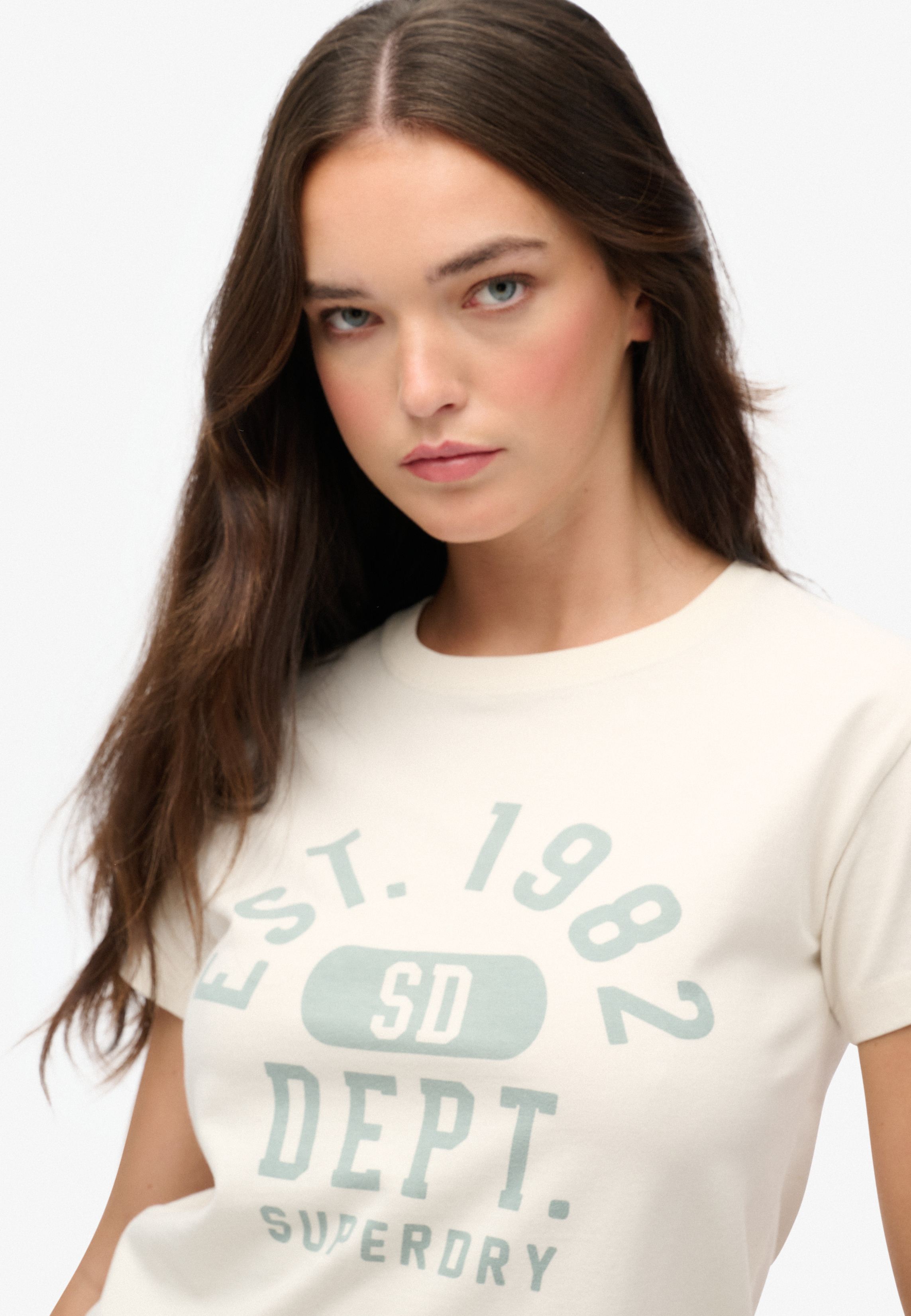 ATHLETIC GRAPHIC FITTED TEE