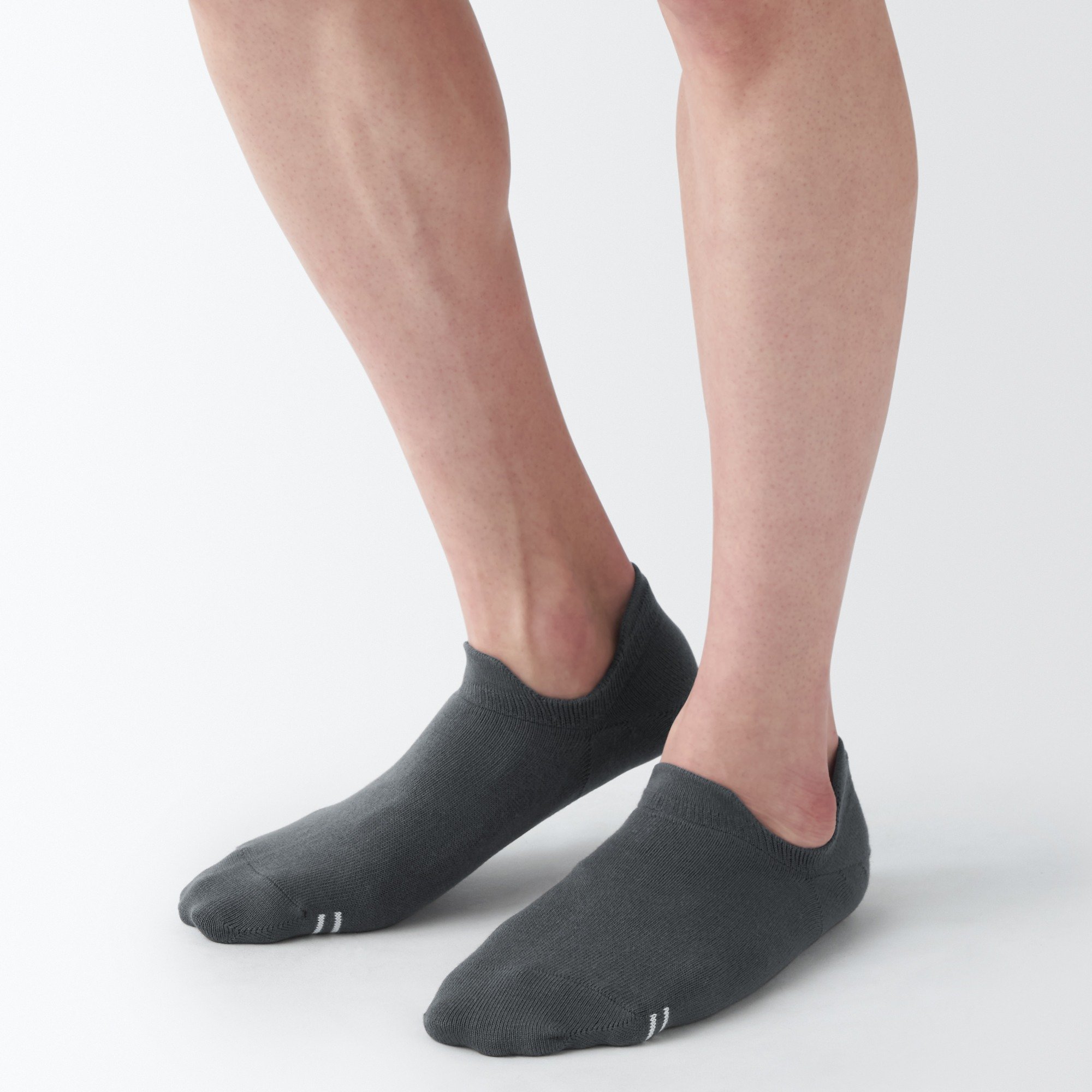 Right Angle low-rise sneaker socks with grip tab