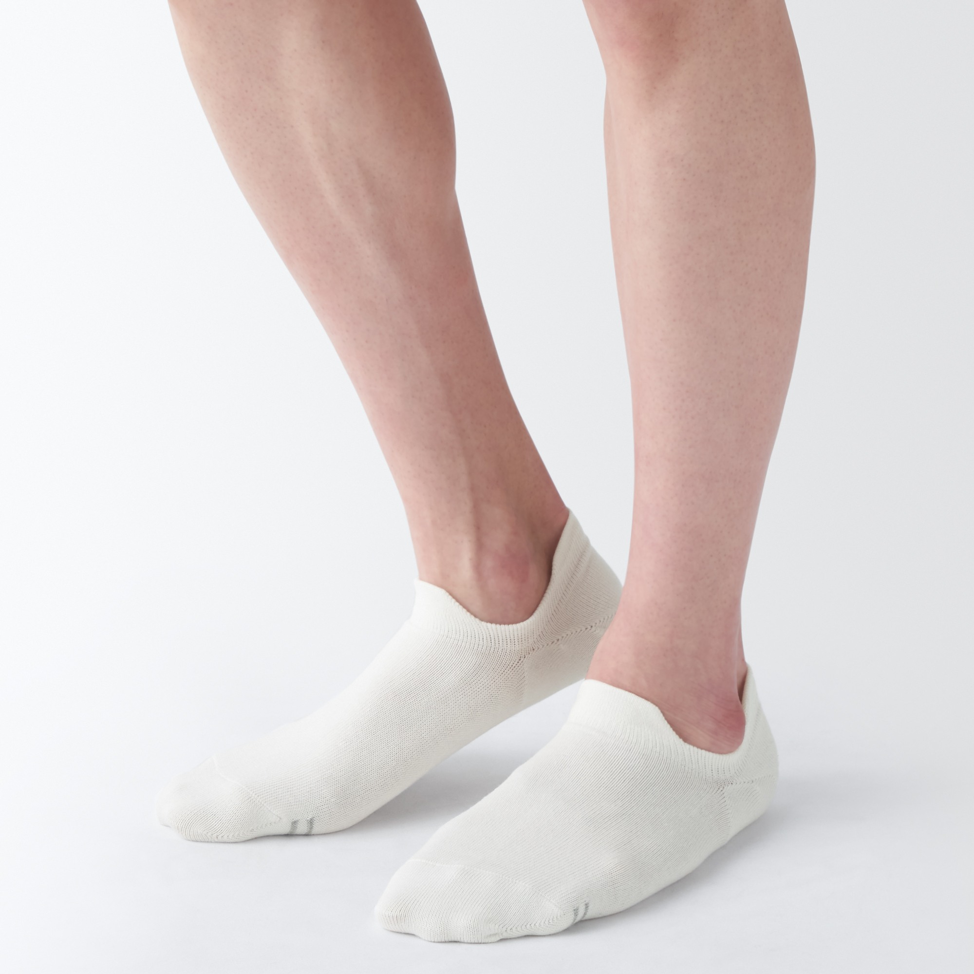 Right Angle low-rise sneaker socks with grip tab