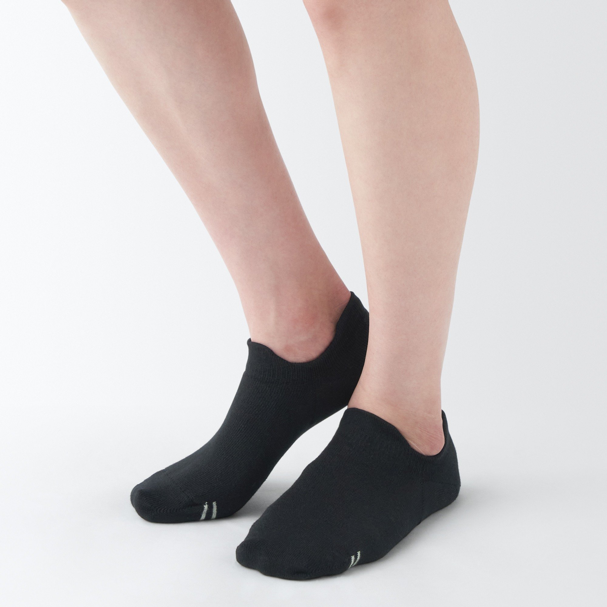 Right Angle low-rise sneaker socks with grip tab