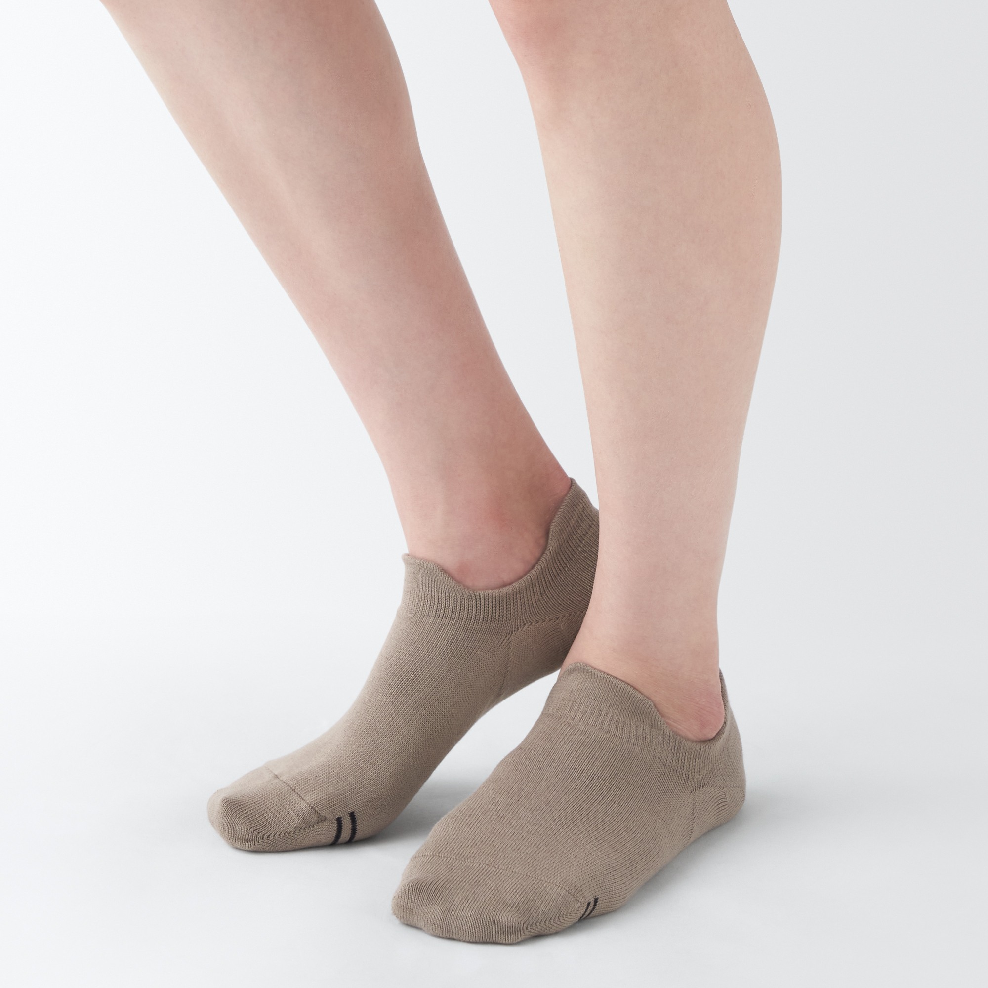 MUJI | Right Angle low-rise sneaker socks with grip tab