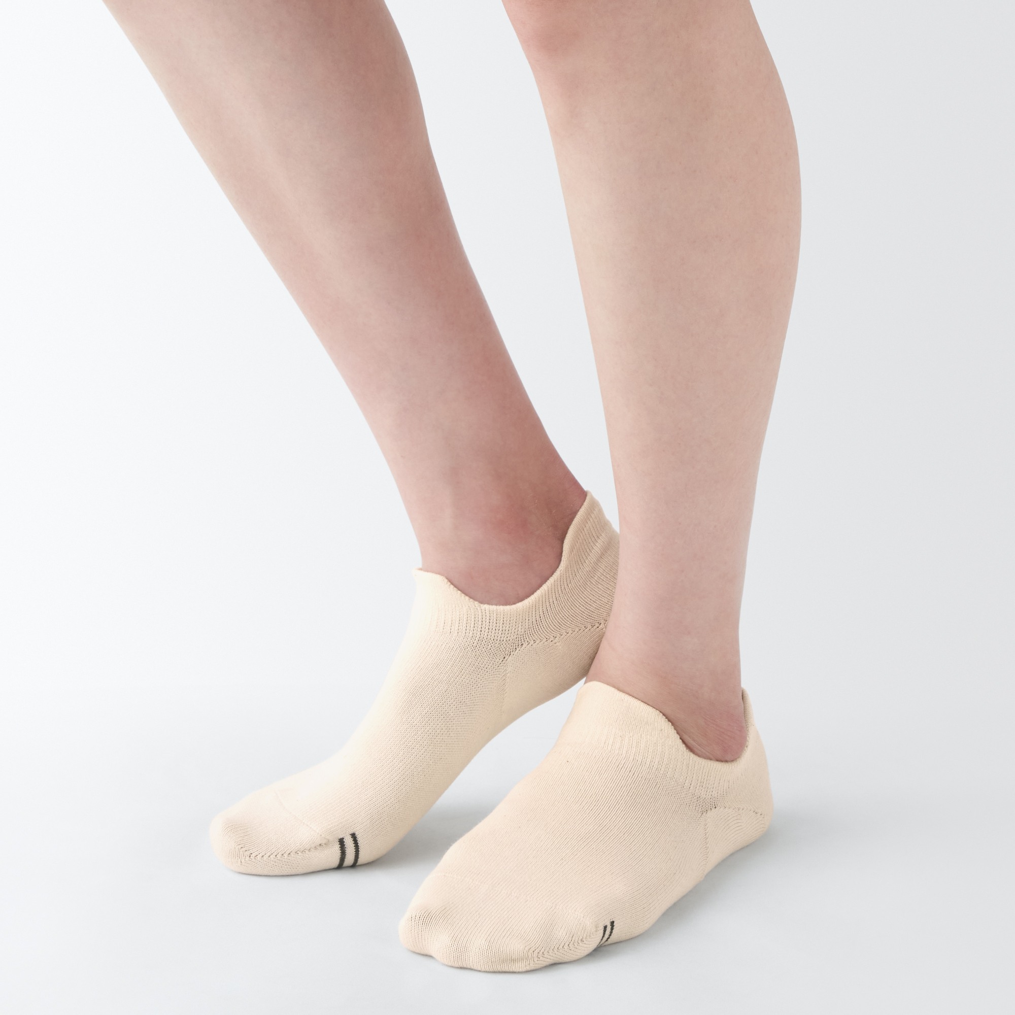 Right Angle low-rise sneaker socks with grip tab