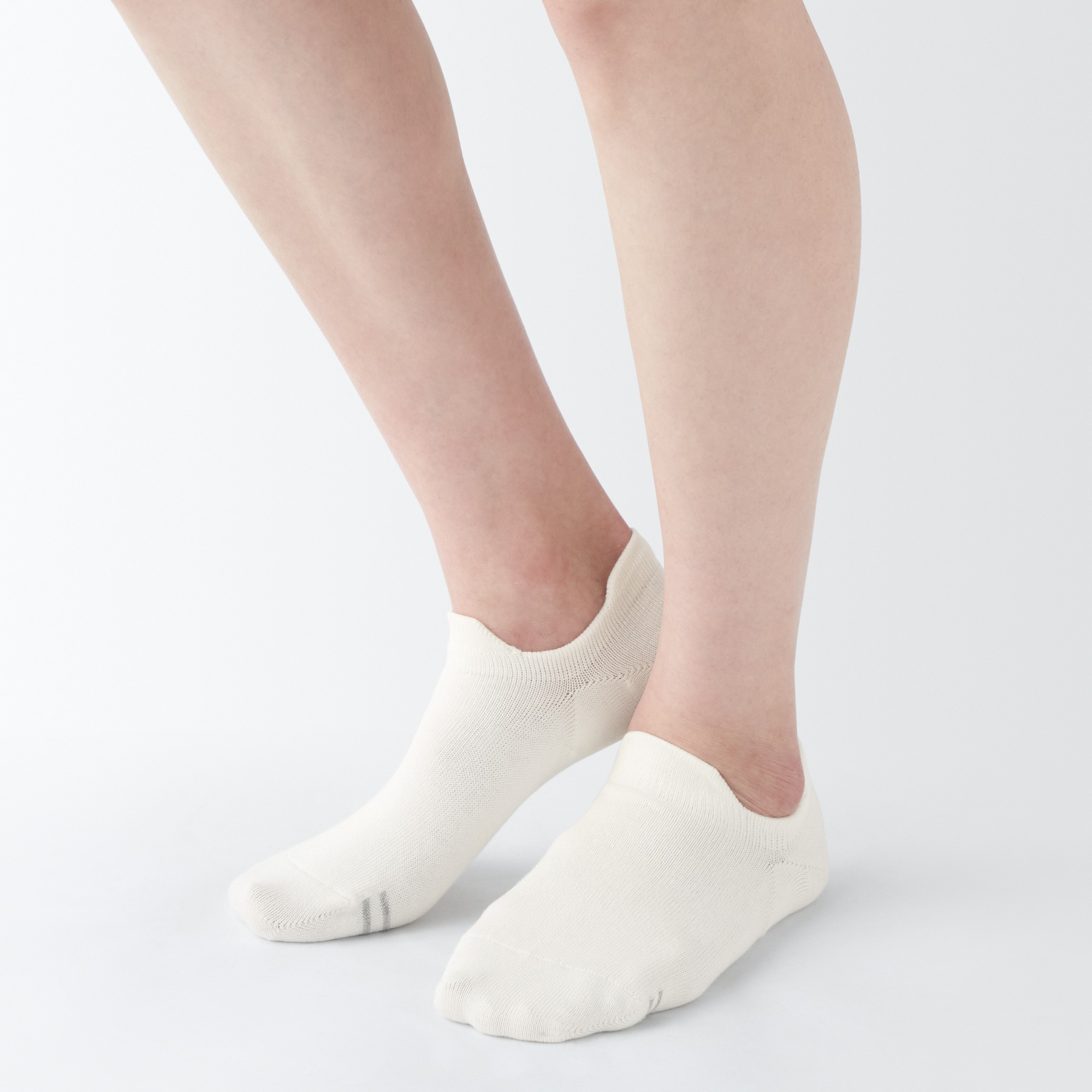 Right Angle low-rise sneaker socks with grip tab