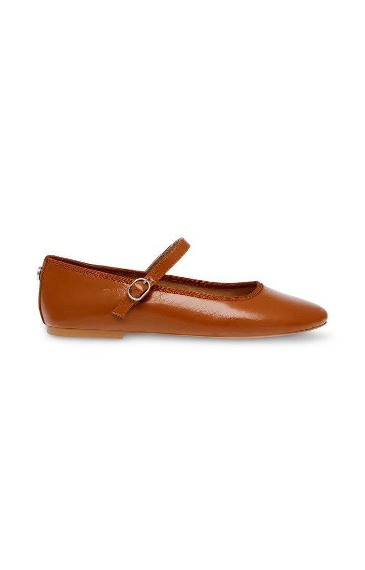 Vinetta Brown Closed Flats & Ballerinas