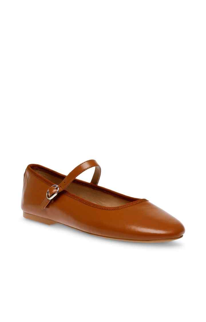 Vinetta Brown Closed Flats & Ballerinas