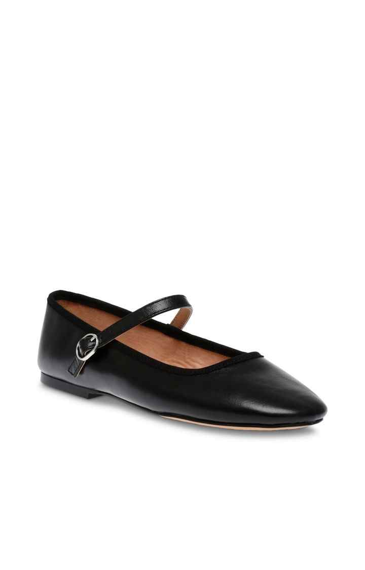 Vinetta Black Closed Flats & Ballerinas