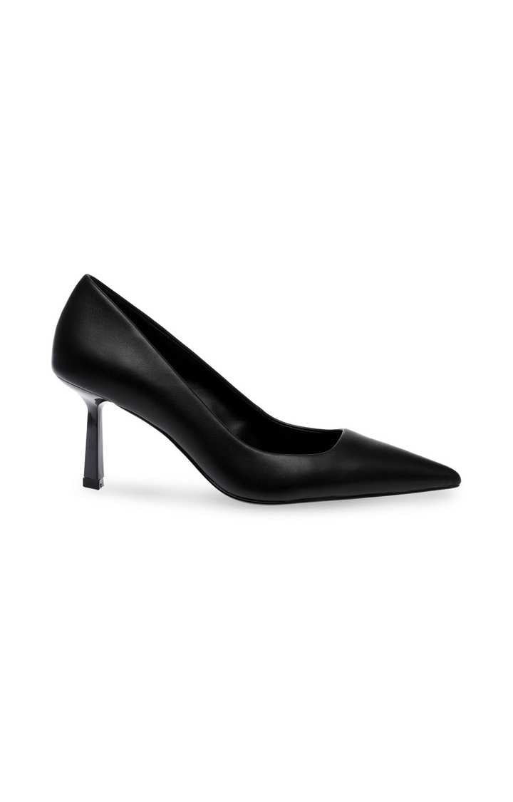 Vivion Black Pumps