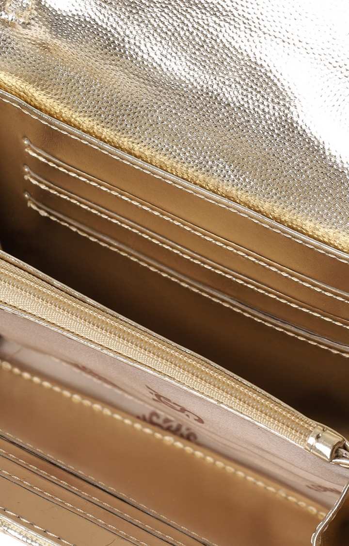 Bi2004 Gold Handbags