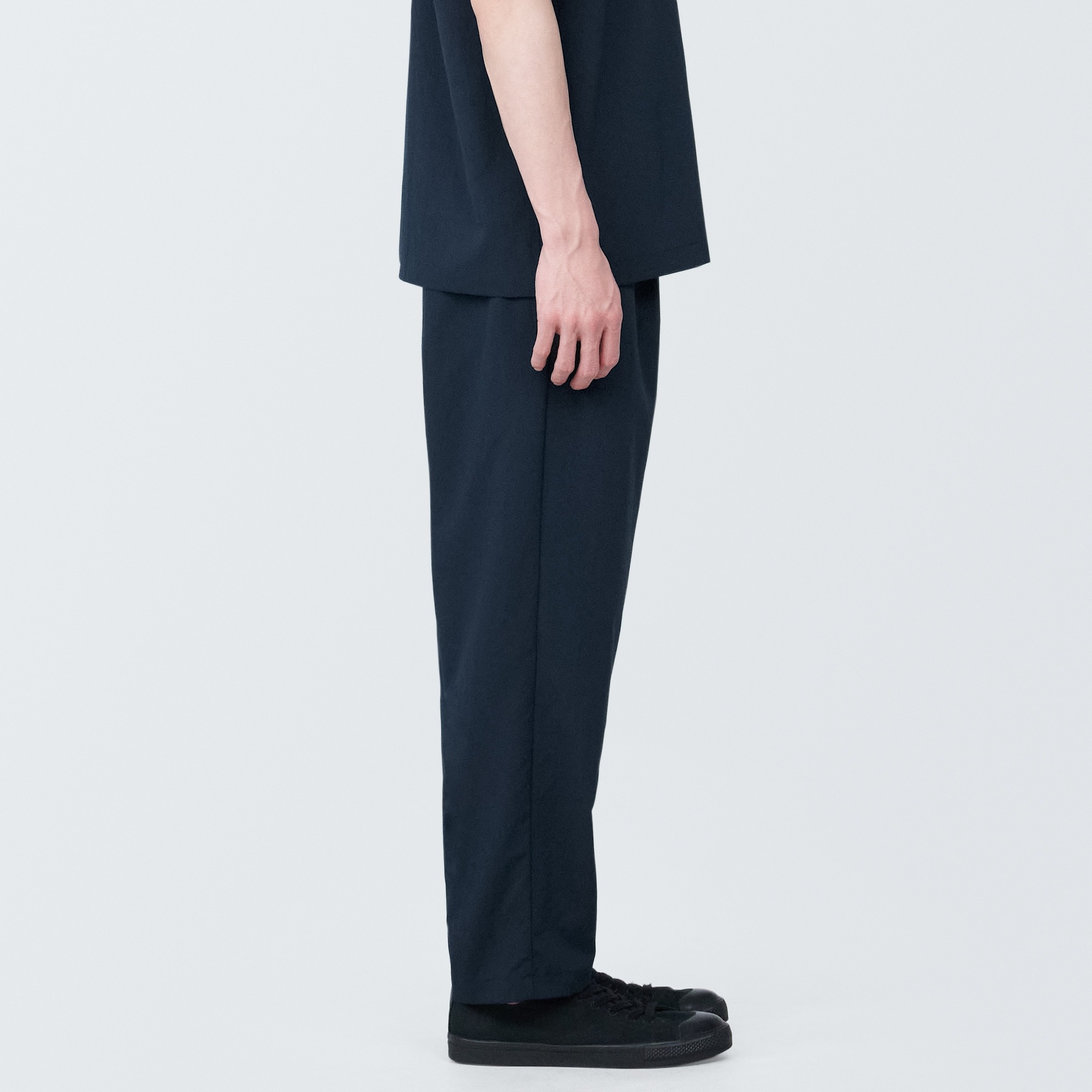 Breathable stretch Wide-fit tapered pants