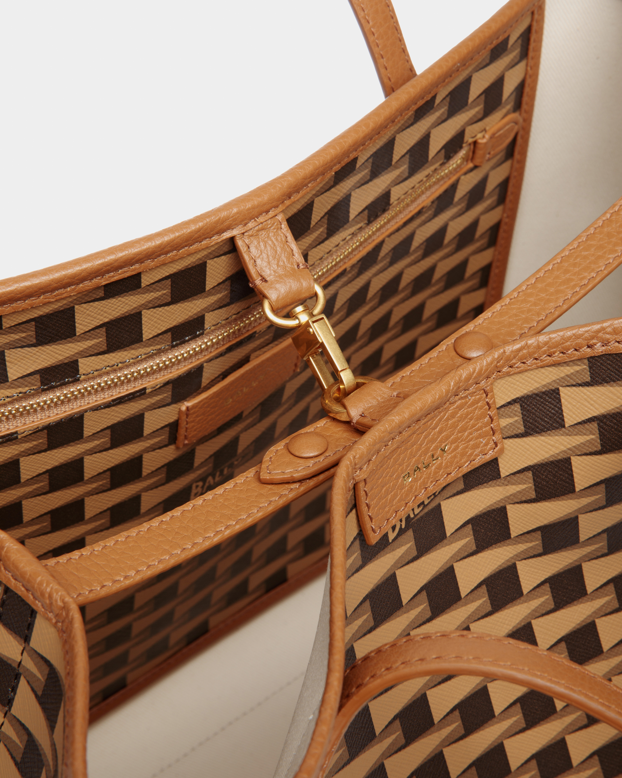 Pennant Tote Bag In Brown Pennant Motif