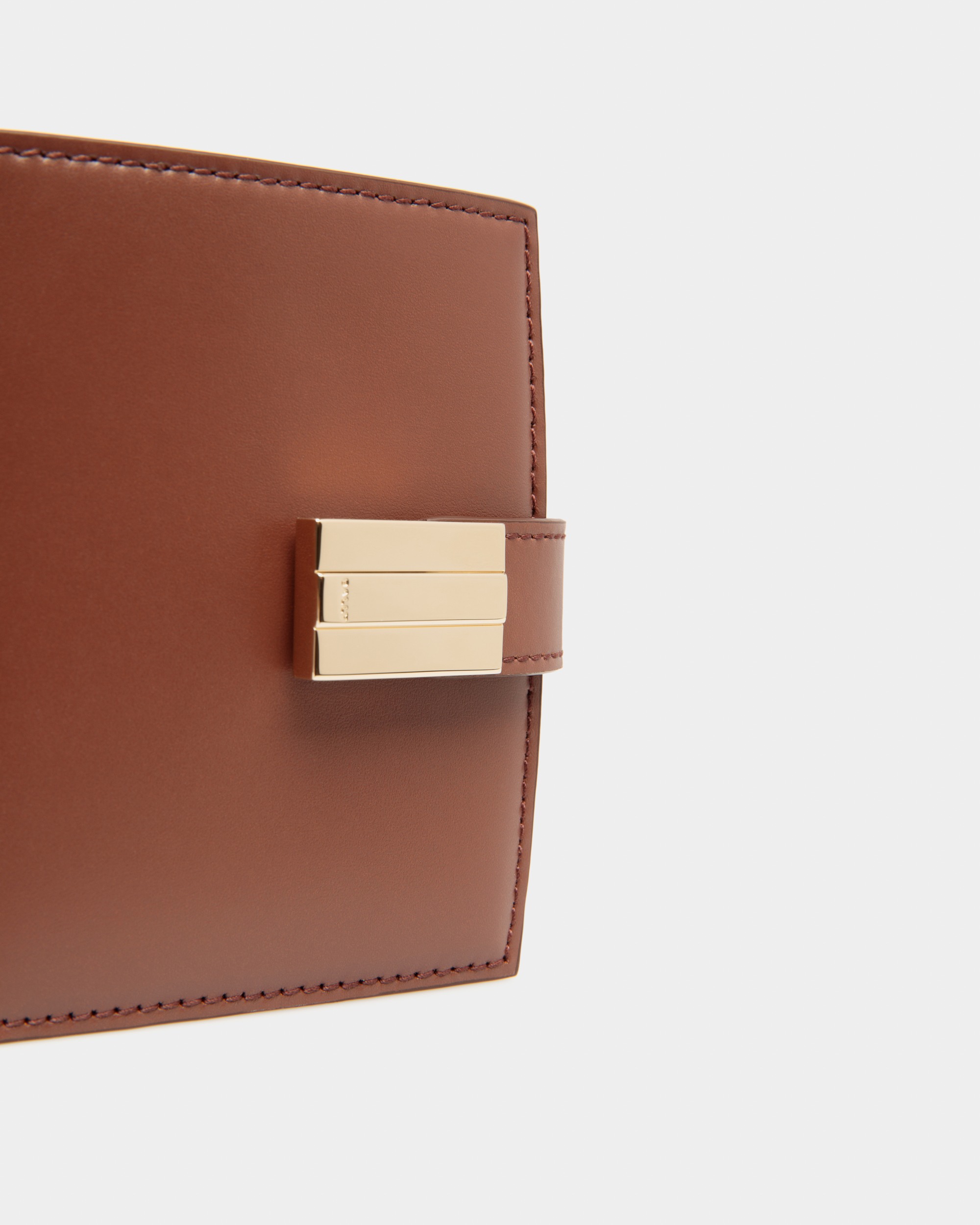 Ollam Wallet In Brown Leather