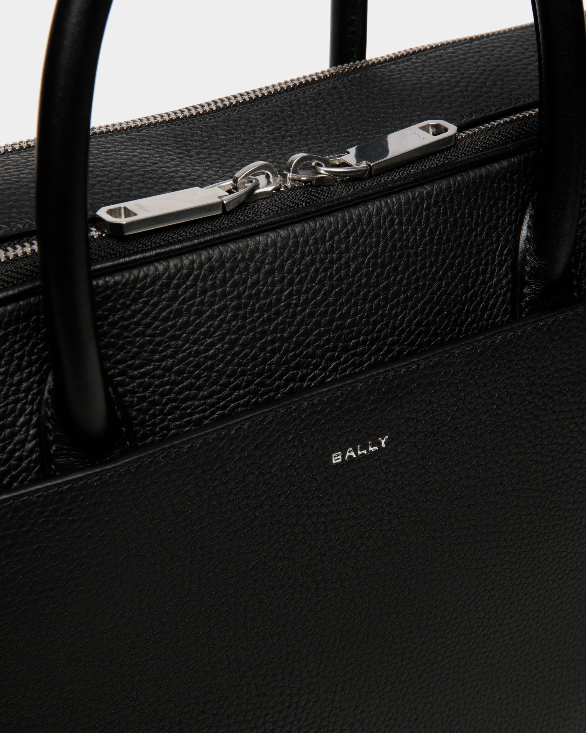 Oeden Briefcase in Black Leather