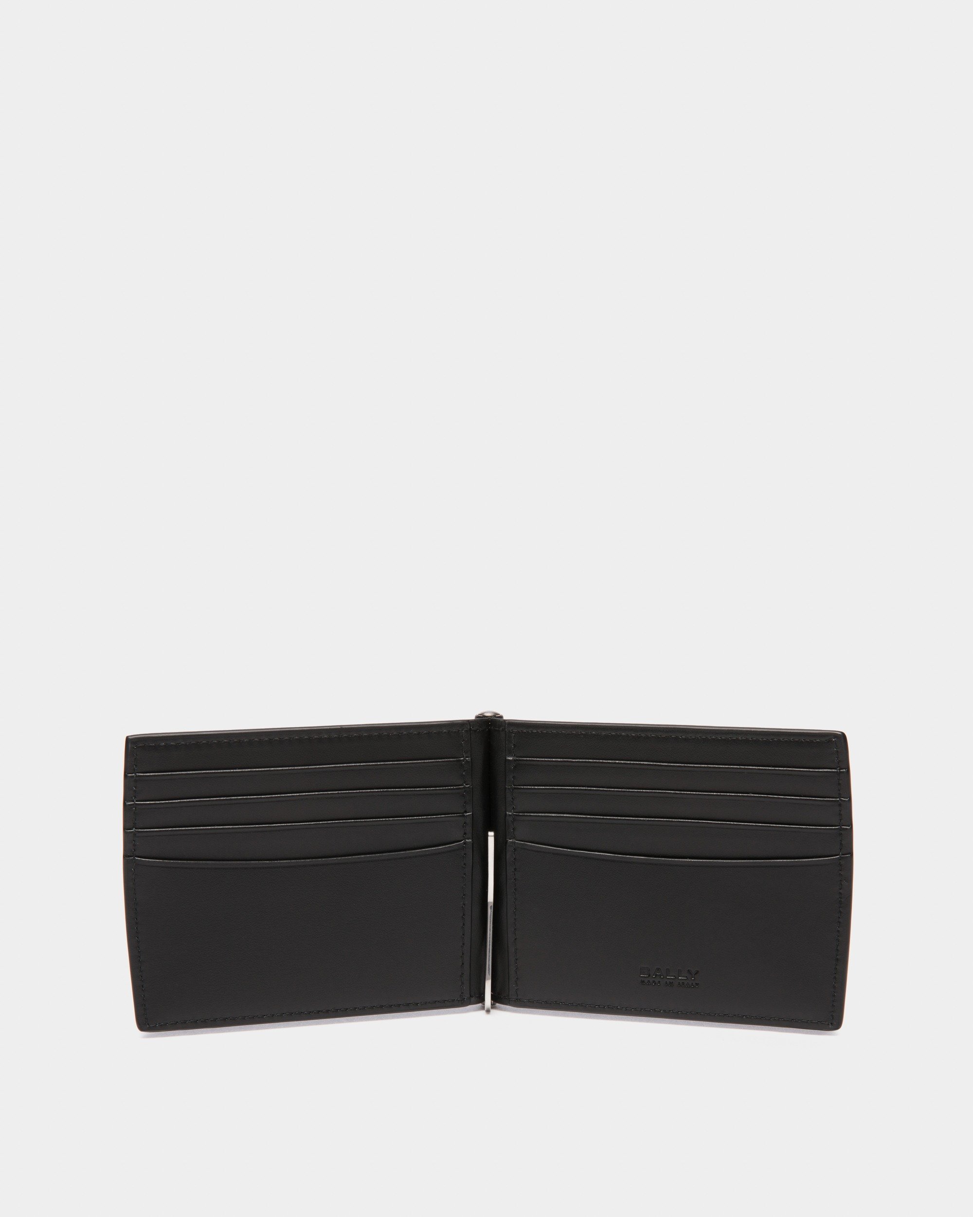 Deco Bifold in Black Leather