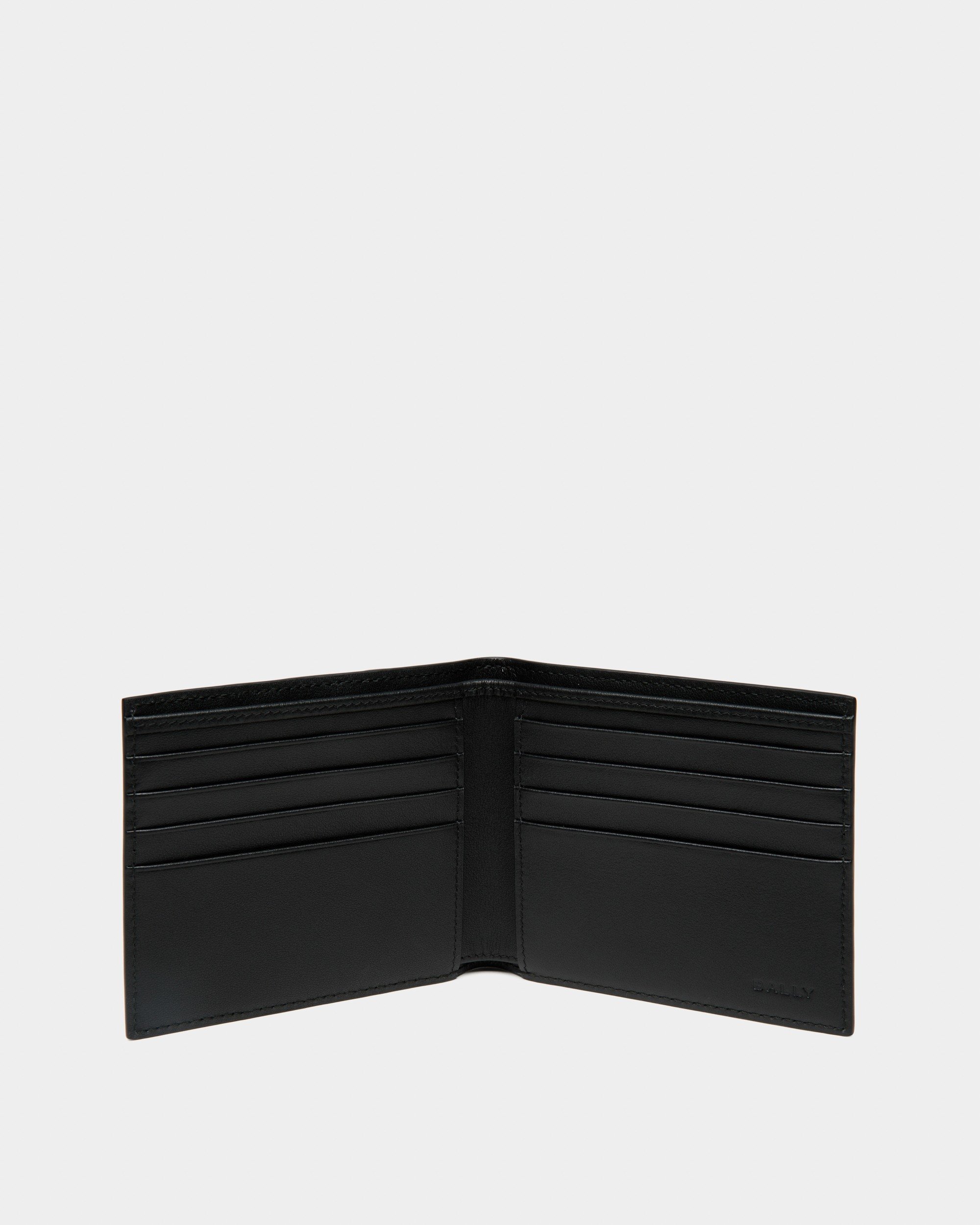 Mythos Bifold In Black Recycled Leather