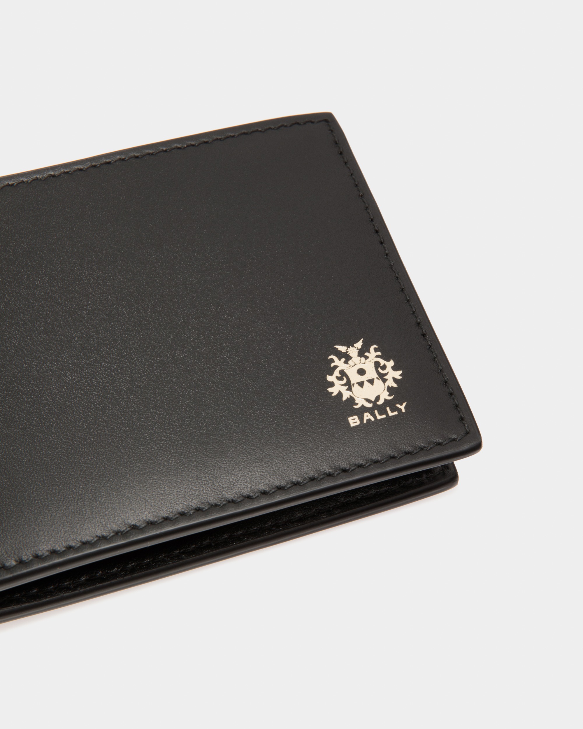 Beckett Bifold In Black Leather