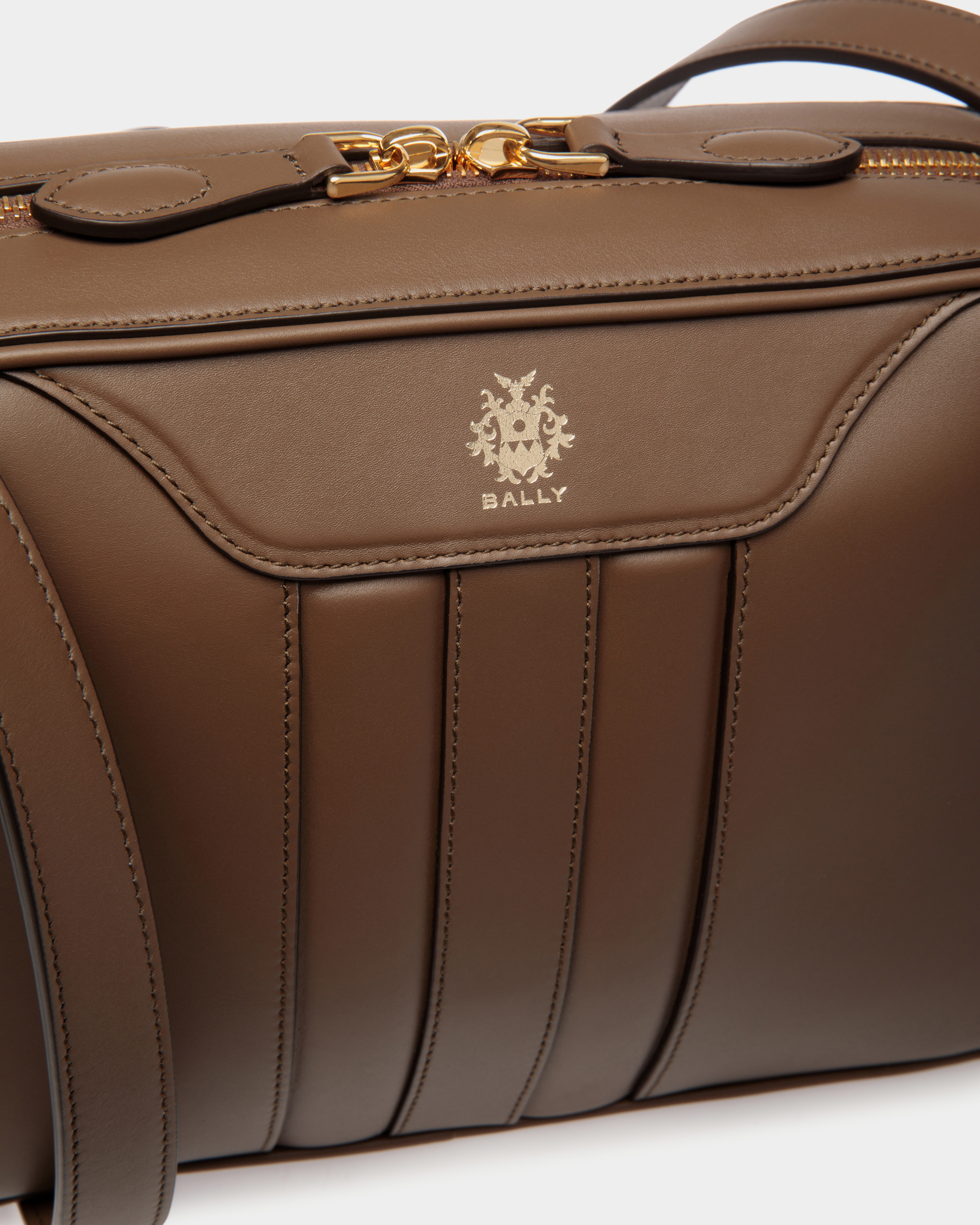 Beckett Crossbody Bag In Marron Glacé Leather