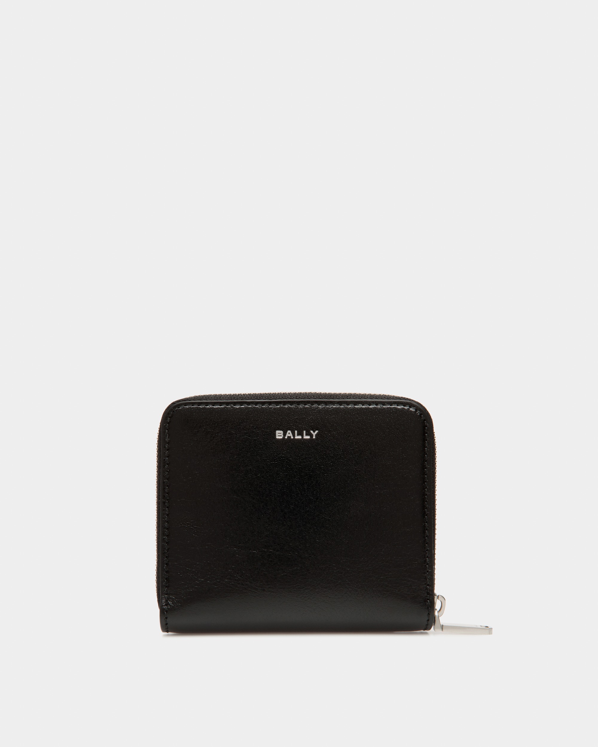 Swissness Wallet In Black Leather with Studs