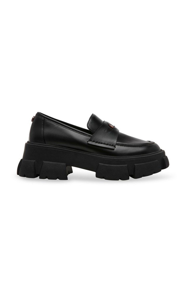 Teazer Black Closed Flats & Ballerinas