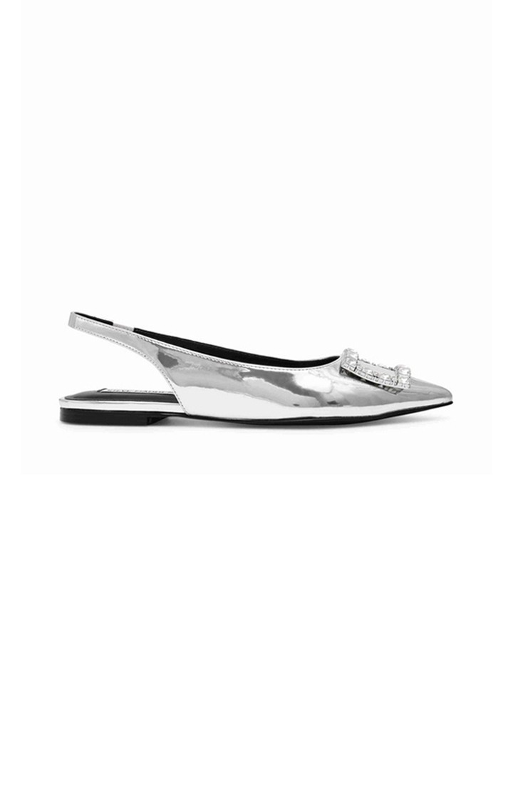Isabell Silver Closed Flats & Ballerinas
